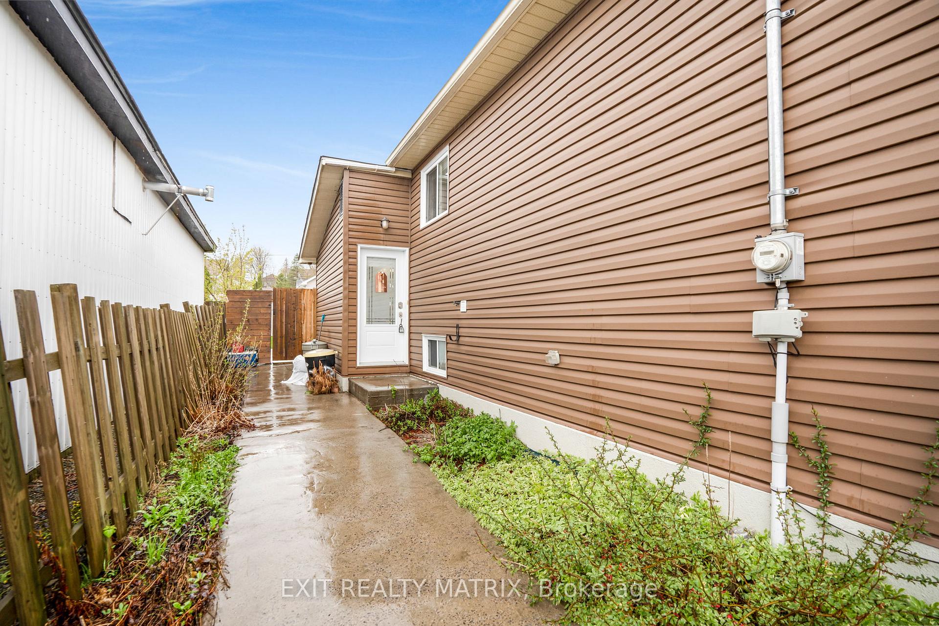 Photo 3 of Unit B, 72 Boyd Street, Champlain, Vankleek Hill — HOMEH