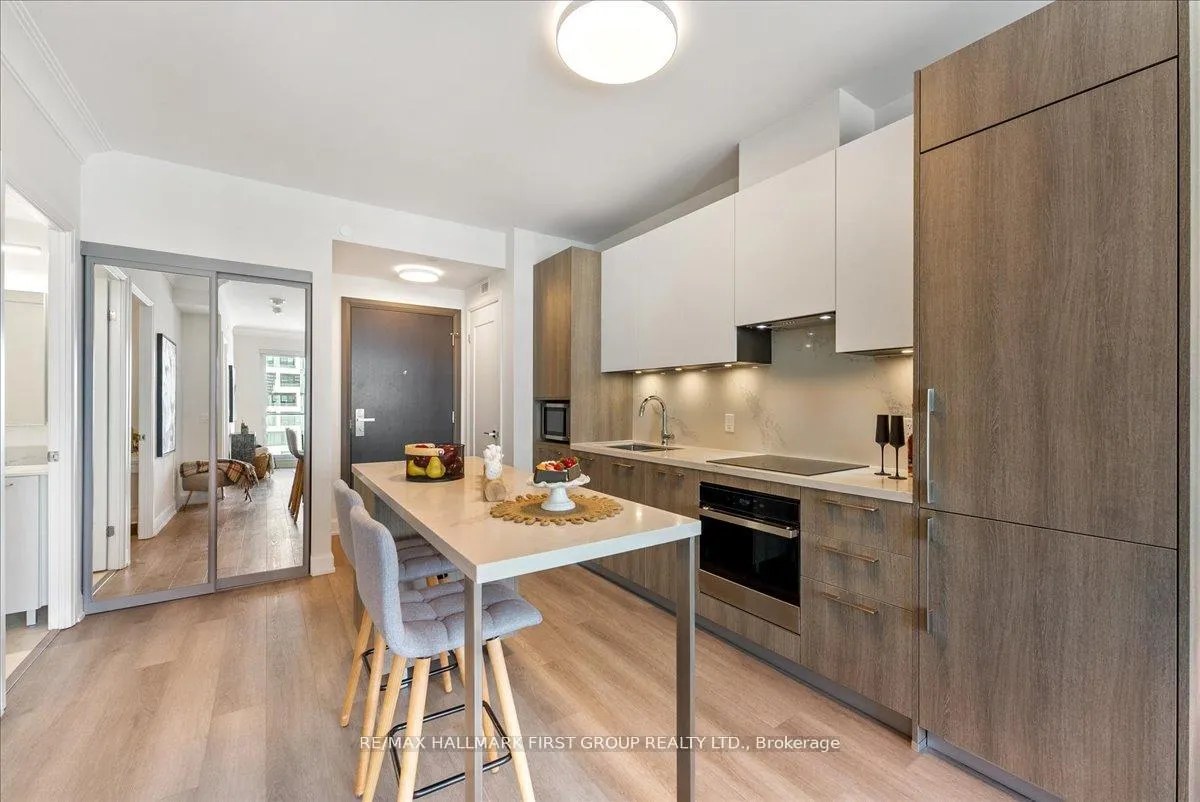 Photo 4 of Unit 1608, 8 Water Walk Drive, Markham, Unionville — HOMEH