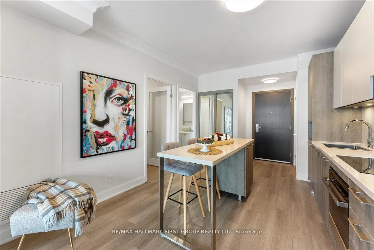 Photo 5 of Unit 1608, 8 Water Walk Drive, Markham, Unionville — HOMEH