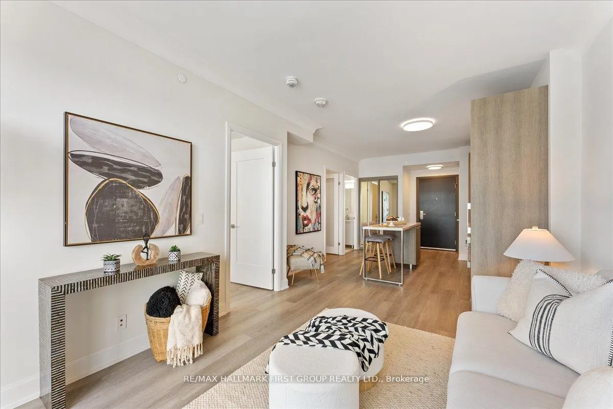 Photo 8 of Unit 1608, 8 Water Walk Drive, Markham, Unionville — HOMEH