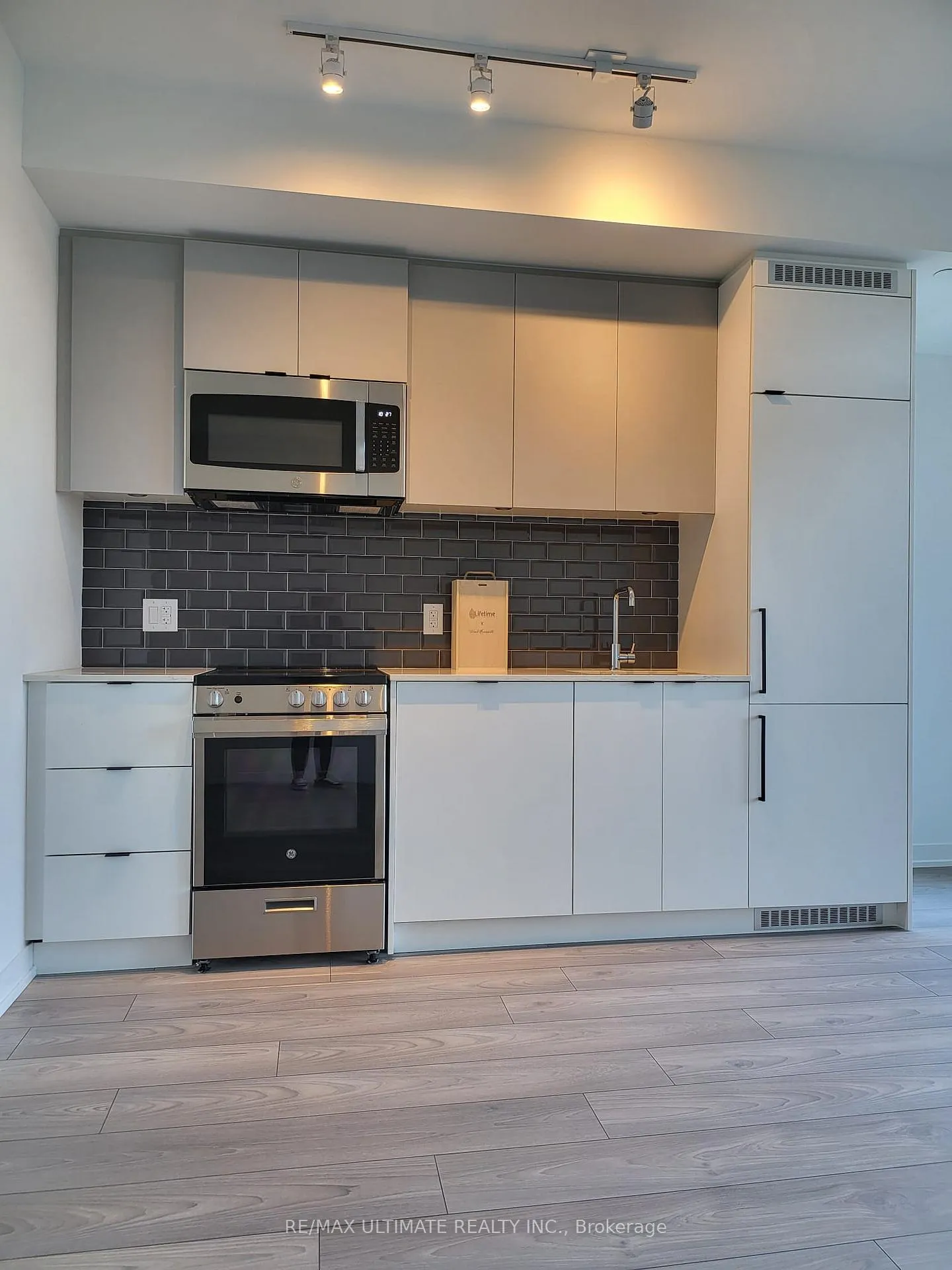 Photo 2 of Unit 304, 285 Dufferin Street, Toronto, South Parkdale — HOMEH