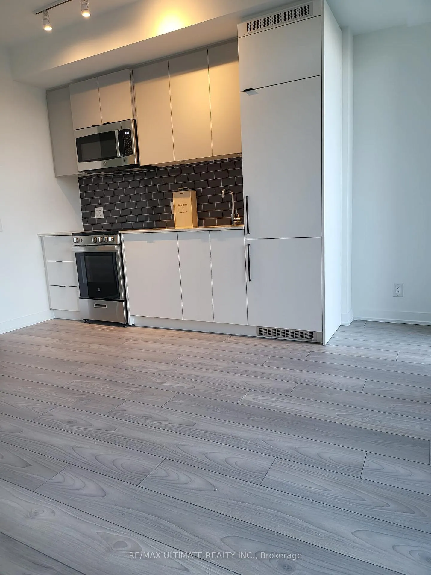 Photo 4 of Unit 304, 285 Dufferin Street, Toronto, South Parkdale — HOMEH