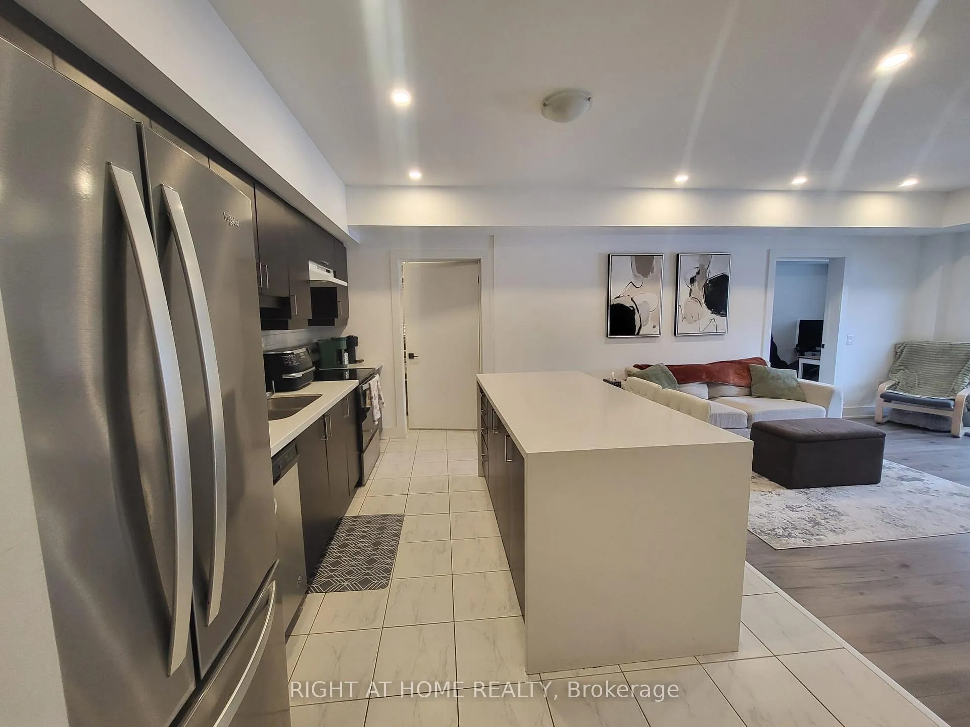 Photo 4 of Unit 207, 5 Chef Lane, Barrie, Rural Barrie Southeast — HOMEH