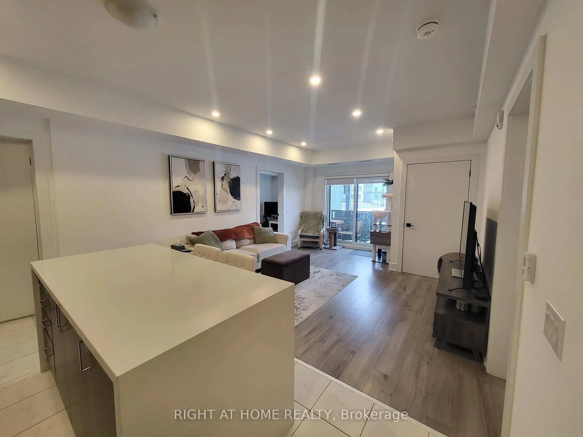 Photo 5 of Unit 207, 5 Chef Lane, Barrie, Rural Barrie Southeast — HOMEH