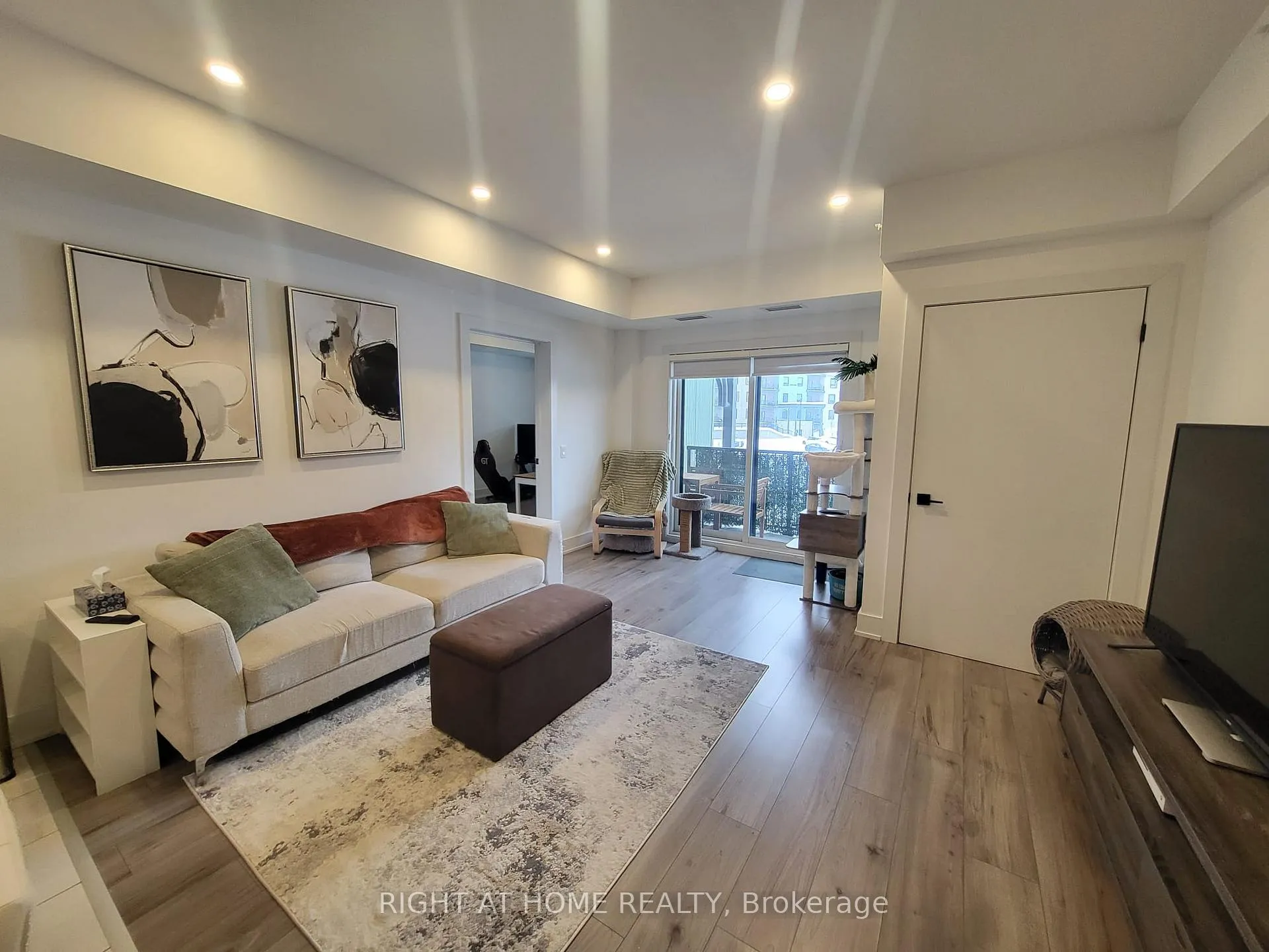 Photo 6 of Unit 207, 5 Chef Lane, Barrie, Rural Barrie Southeast — HOMEH
