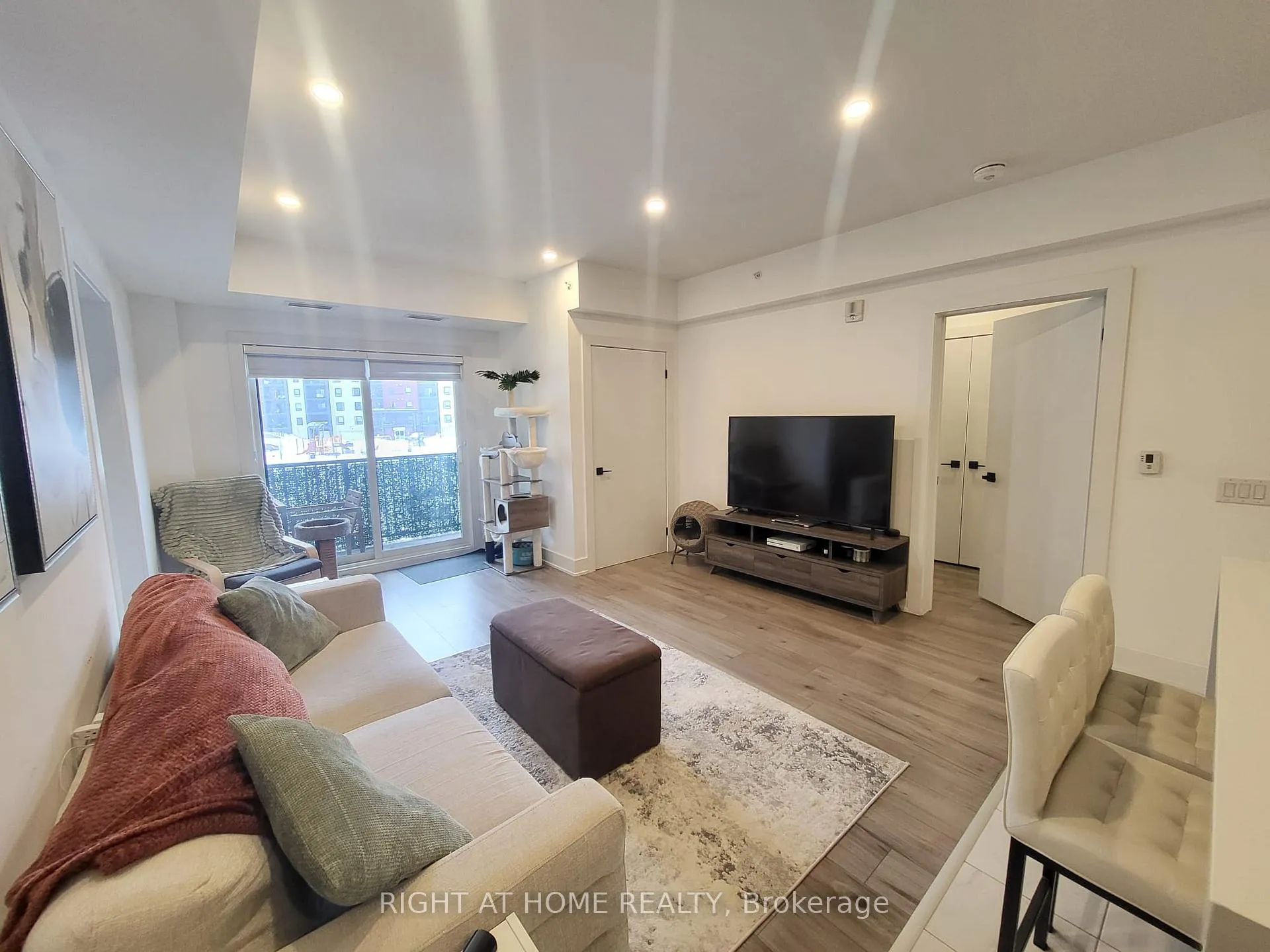 Photo 7 of Unit 207, 5 Chef Lane, Barrie, Rural Barrie Southeast — HOMEH