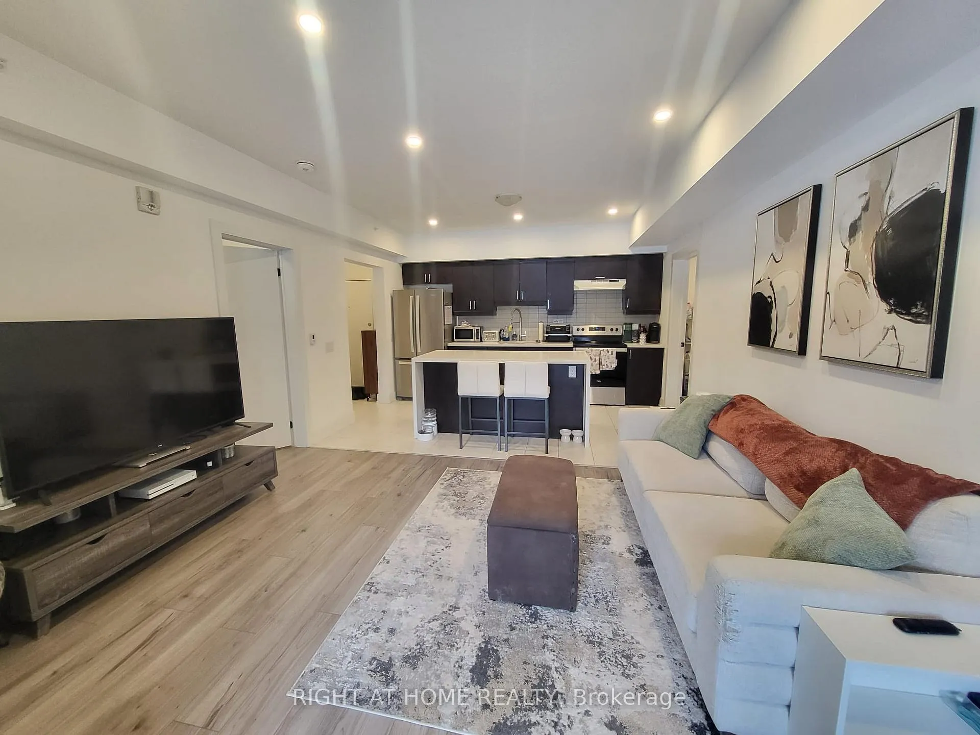 Photo 8 of Unit 207, 5 Chef Lane, Barrie, Rural Barrie Southeast — HOMEH