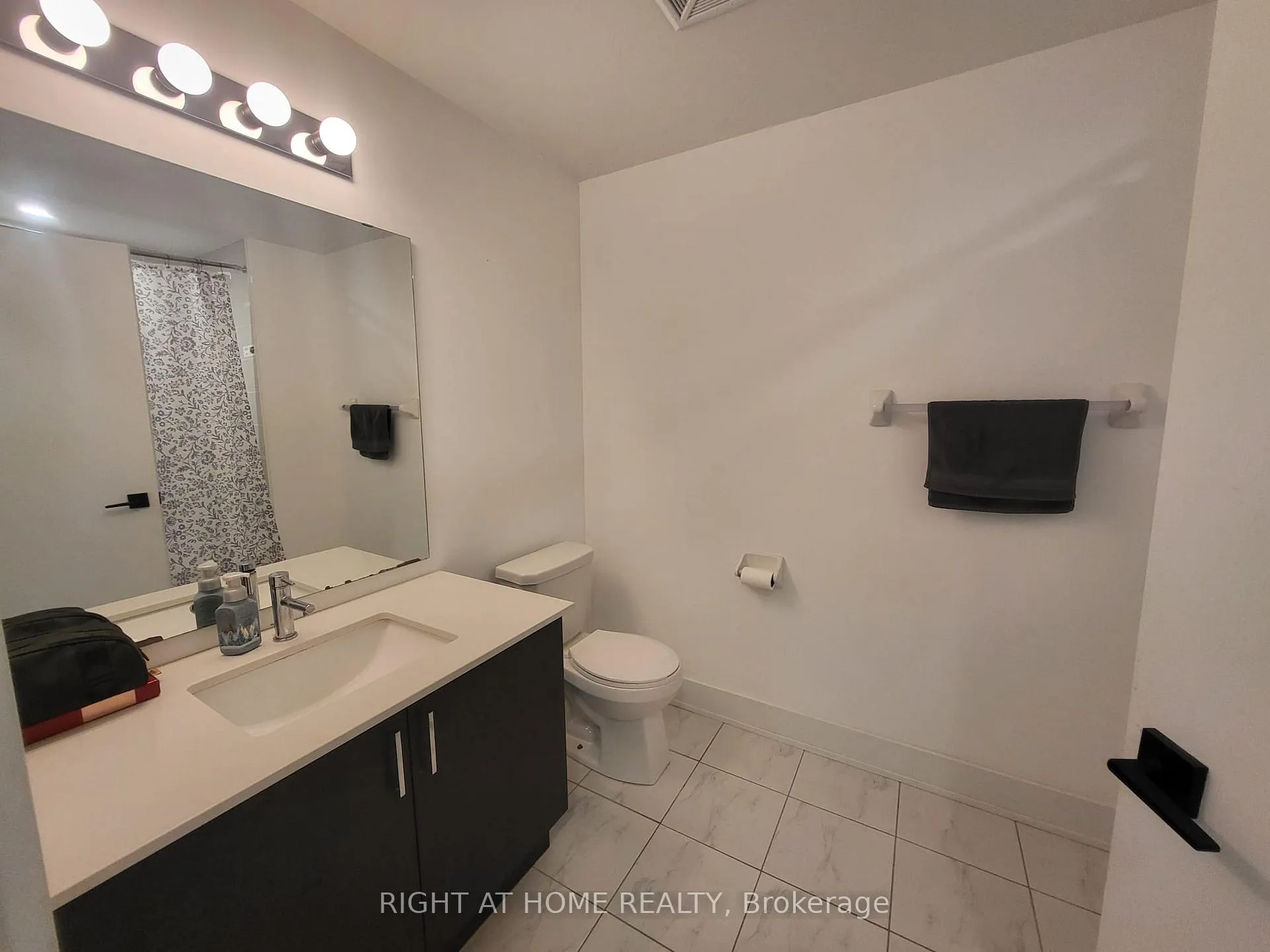 Photo 12 of Unit 207, 5 Chef Lane, Barrie, Rural Barrie Southeast — HOMEH