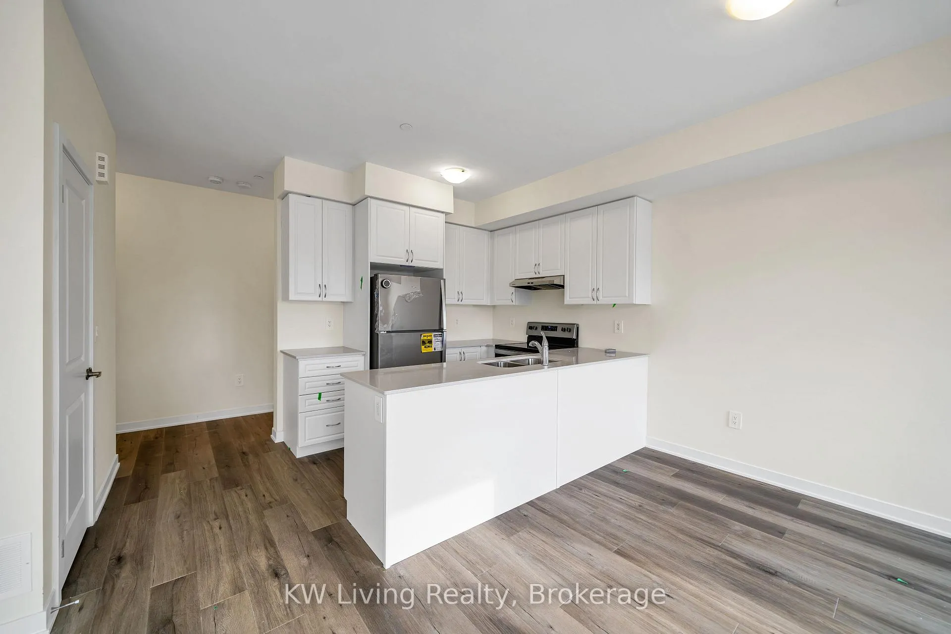 Front of Unit 323, 1695 Dersan Street