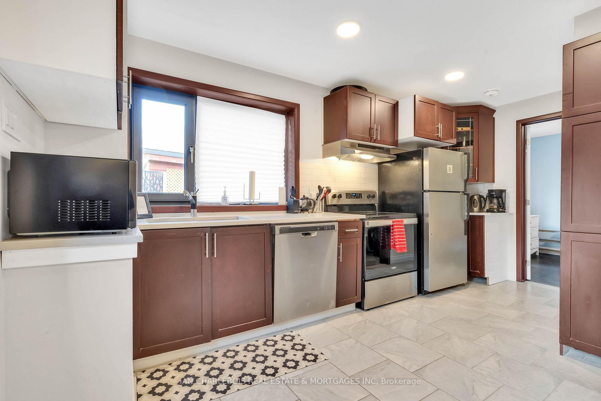 Photo 3 of Unit C, 7 Rosebery Avenue, Ottawa, Glebe — HOMEH