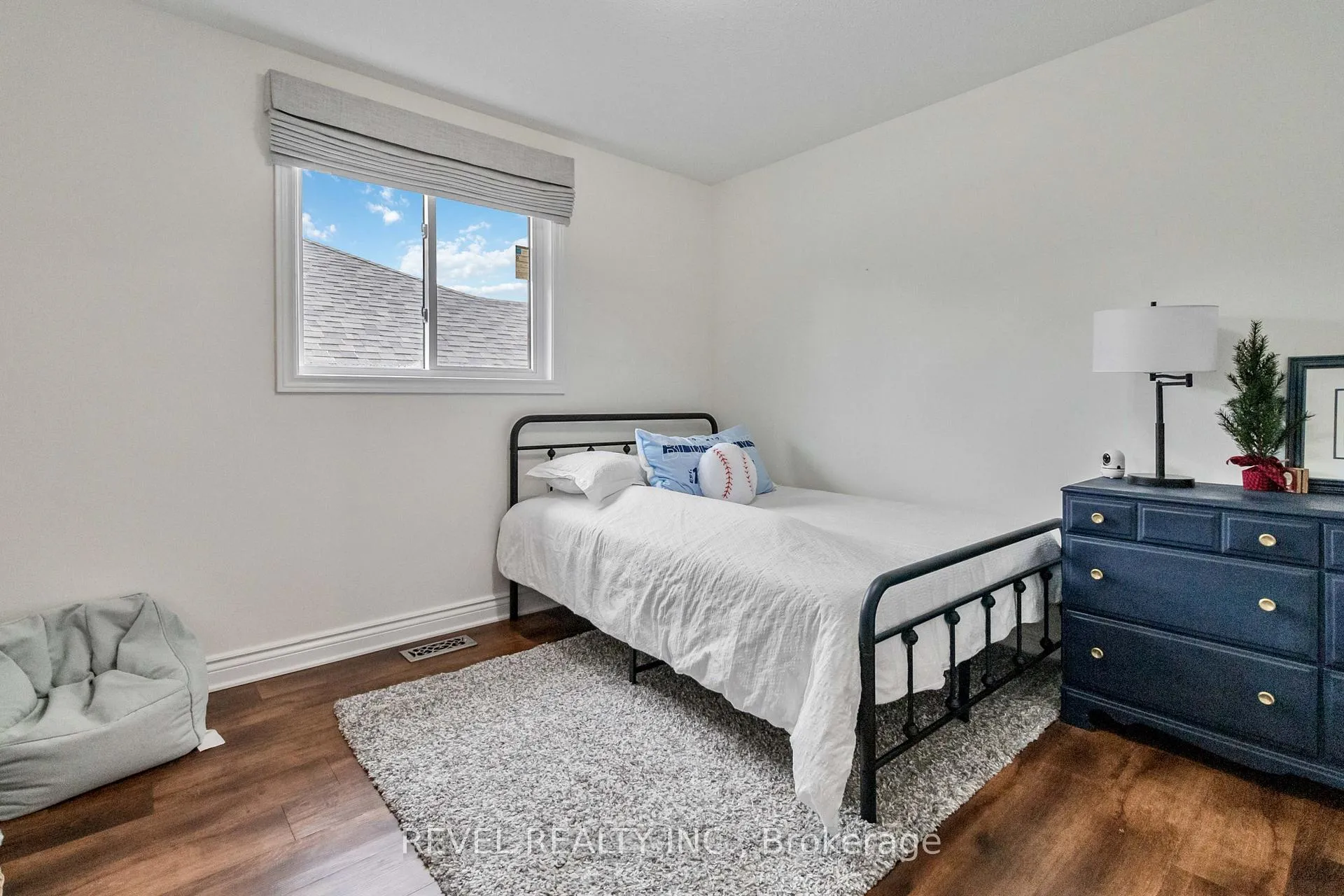Photo 24 of 89 Court Drive, Brant, Paris — HOMEH