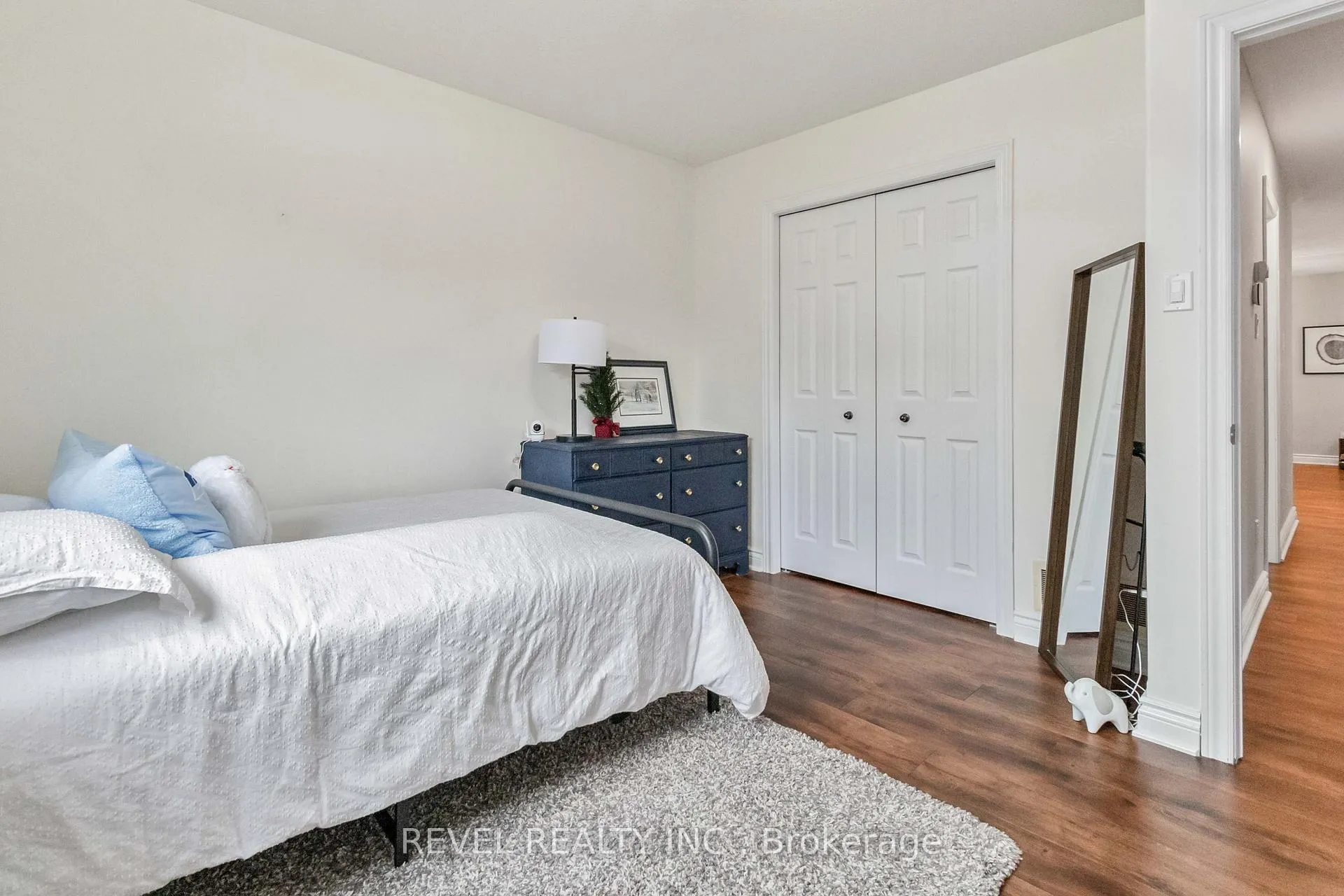 Photo 25 of 89 Court Drive, Brant, Paris — HOMEH