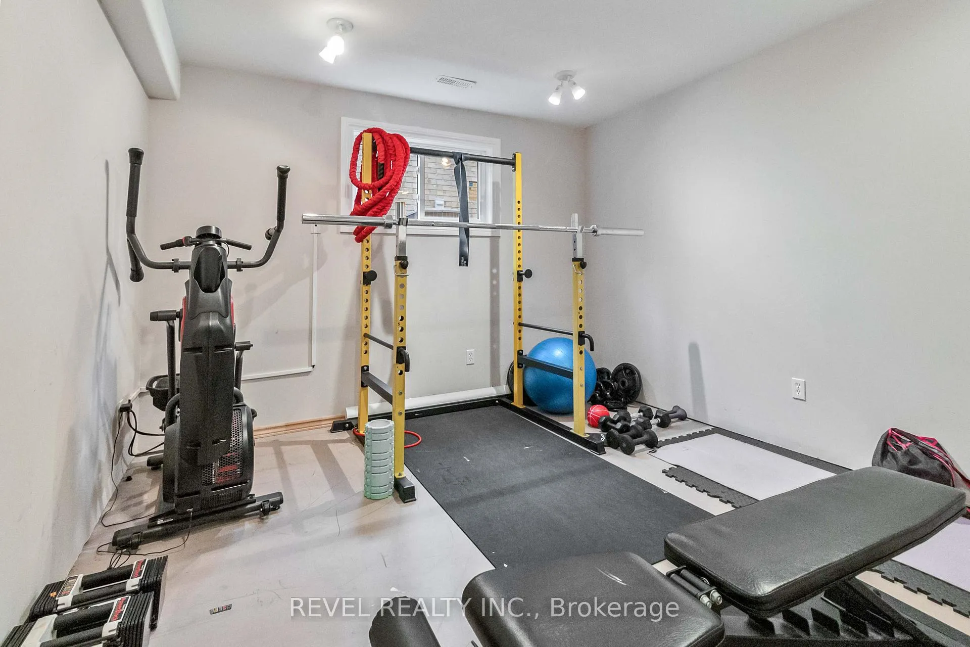 Photo 35 of 89 Court Drive, Brant, Paris — HOMEH