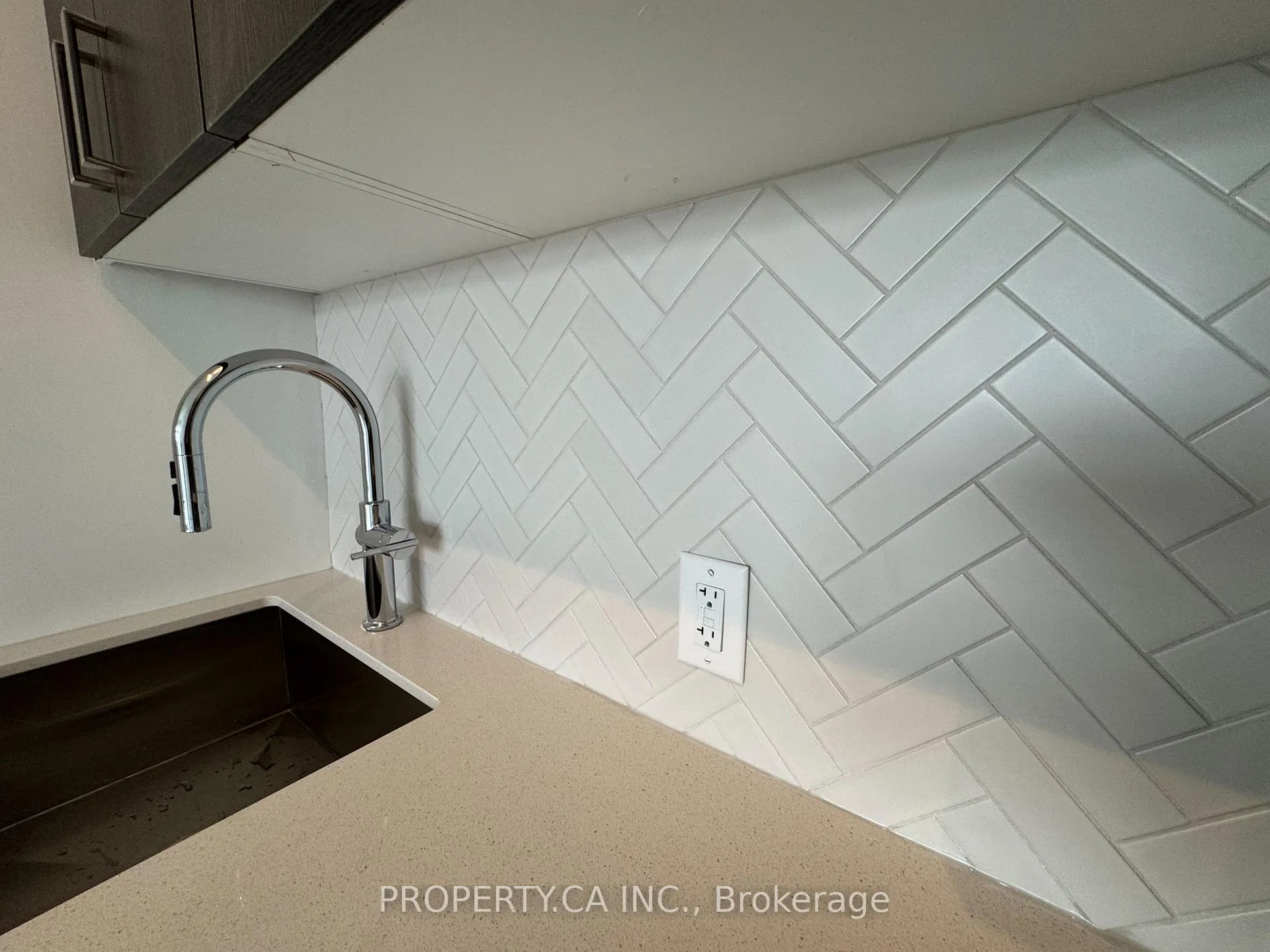 Photo 4 of Unit 1120, 2782 Barton Street E, Hamilton, Riverdale — HOMEH
