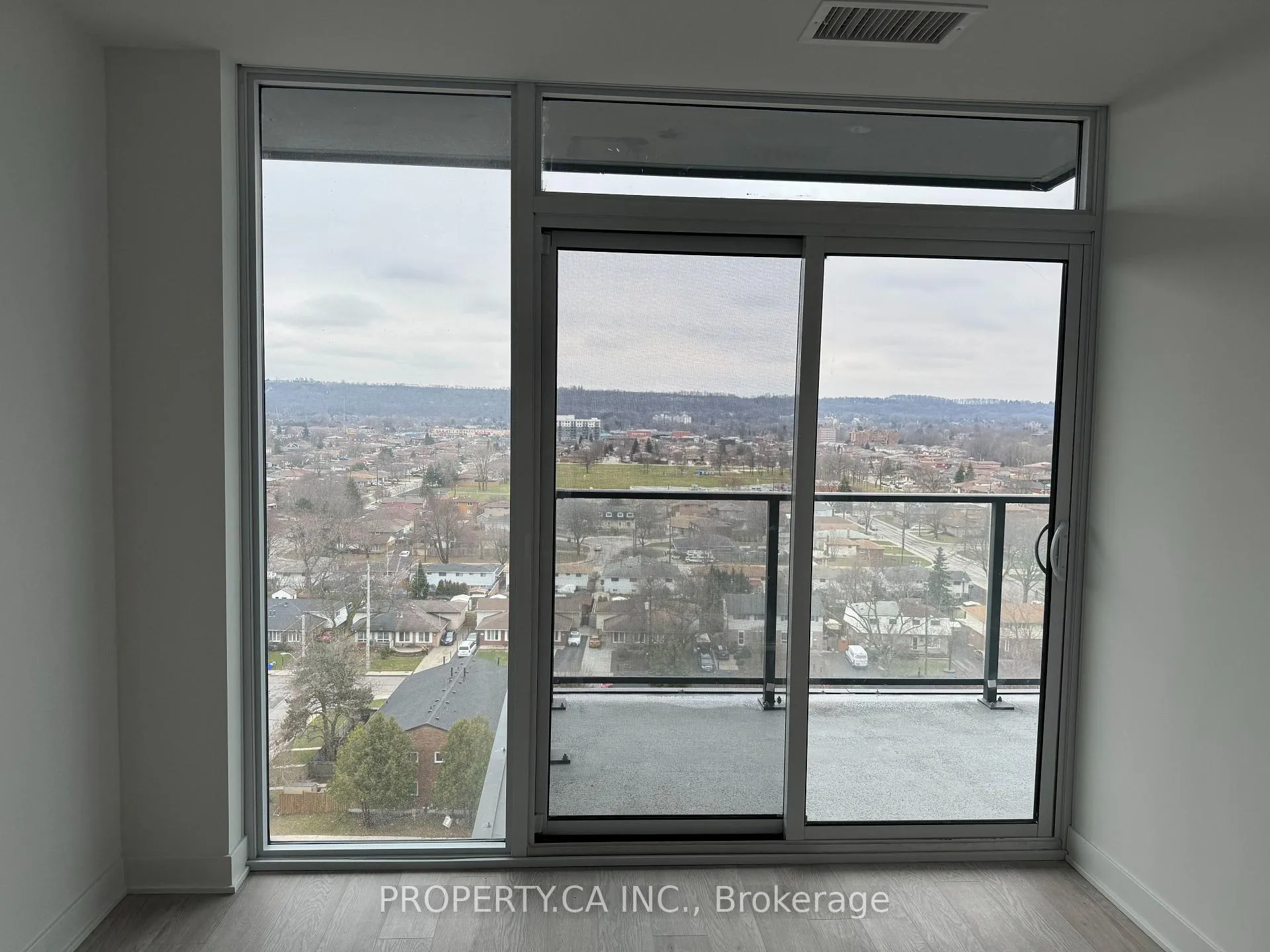 Photo 5 of Unit 1120, 2782 Barton Street E, Hamilton, Riverdale — HOMEH