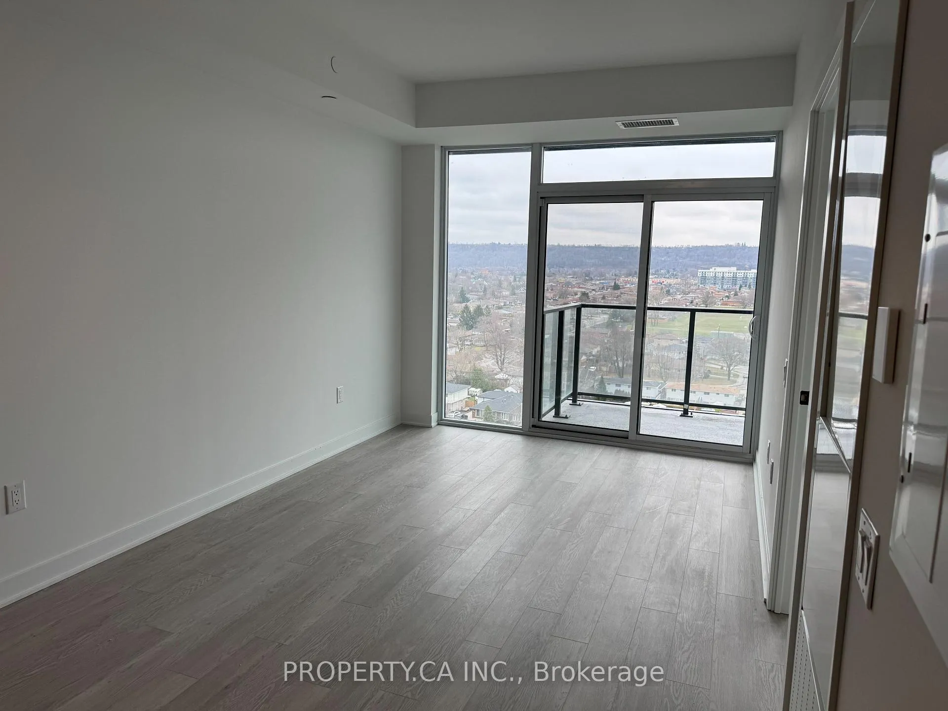 Photo 10 of Unit 1120, 2782 Barton Street E, Hamilton, Riverdale — HOMEH