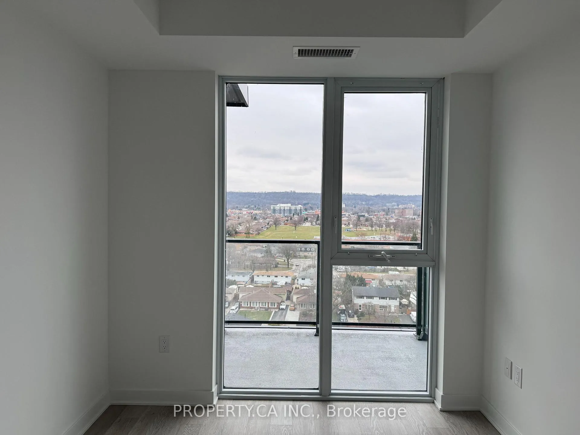 Photo 13 of Unit 1120, 2782 Barton Street E, Hamilton, Riverdale — HOMEH