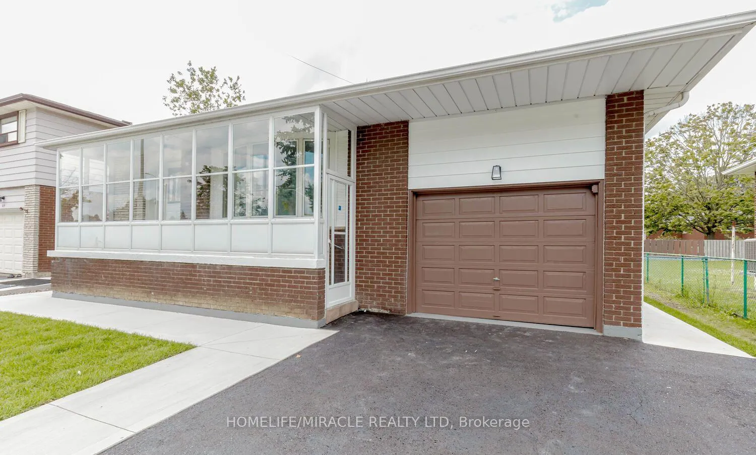 Photo 3 of 62 Elgin Drive, Brampton, Brampton South — HOMEH