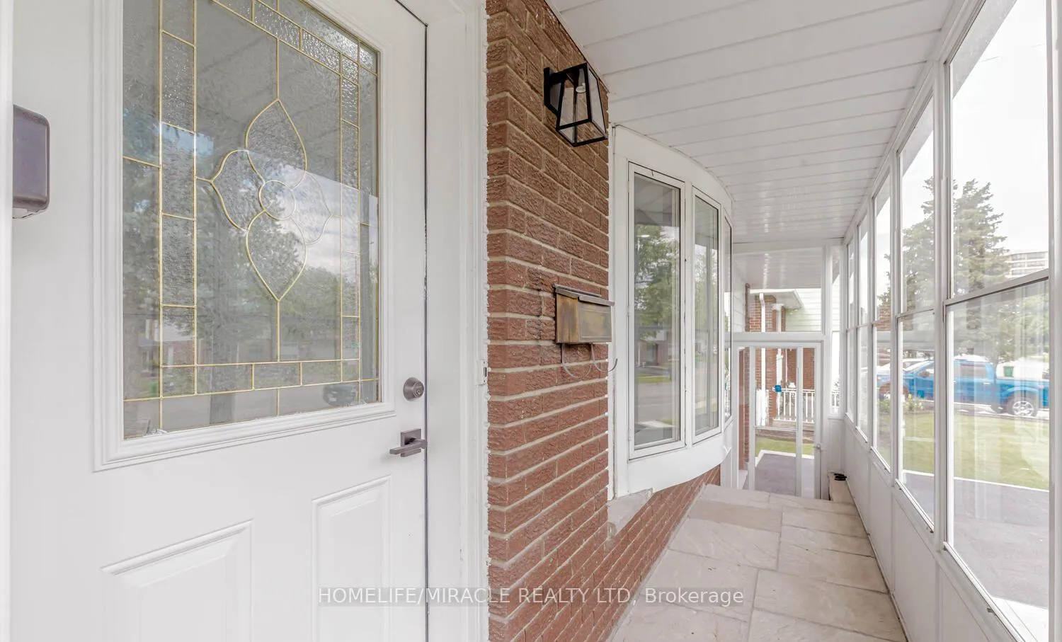 Photo 4 of 62 Elgin Drive, Brampton, Brampton South — HOMEH