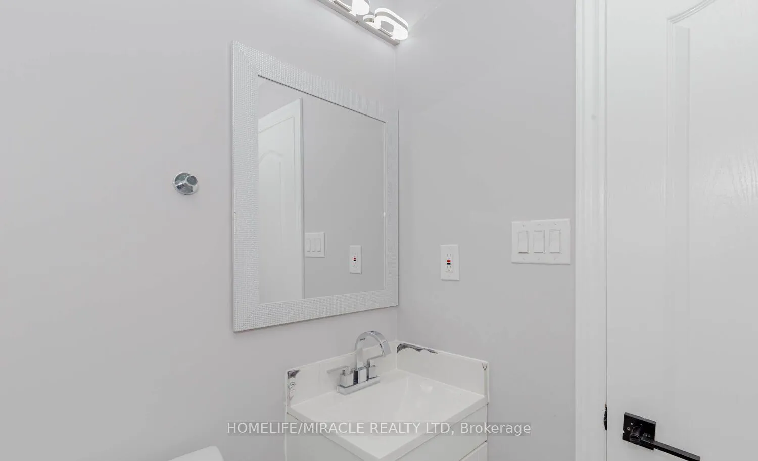 Photo 37 of 62 Elgin Drive, Brampton, Brampton South — HOMEH