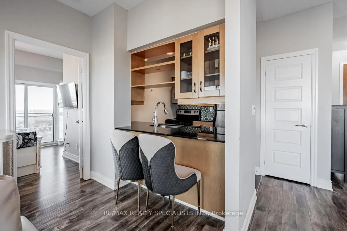 Photo 10 of Unit 1403, 215 Queen Street E, Brampton, Queen Street Corridor — HOMEH