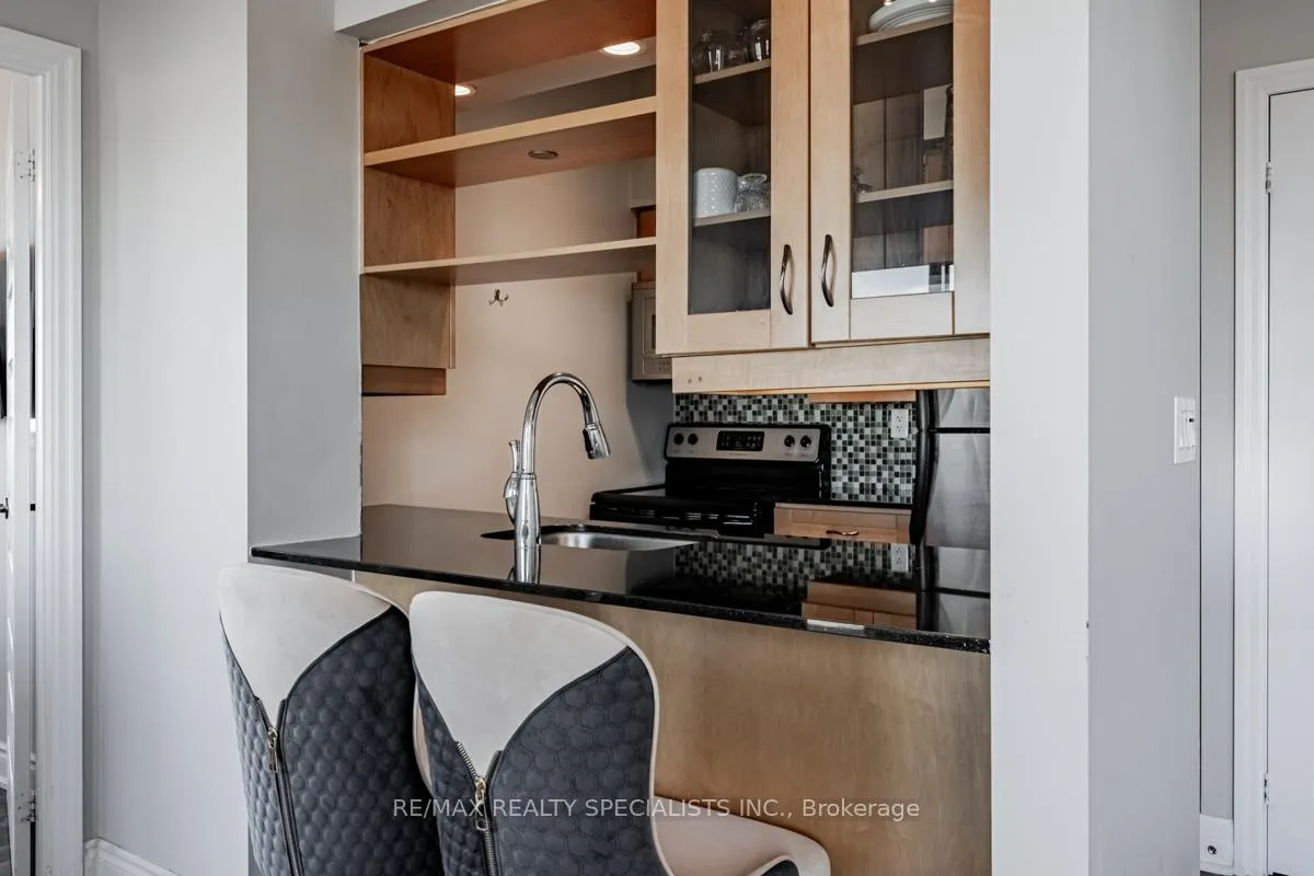 Photo 11 of Unit 1403, 215 Queen Street E, Brampton, Queen Street Corridor — HOMEH