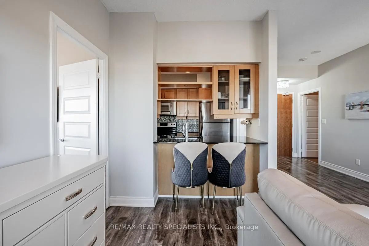 Photo 12 of Unit 1403, 215 Queen Street E, Brampton, Queen Street Corridor — HOMEH