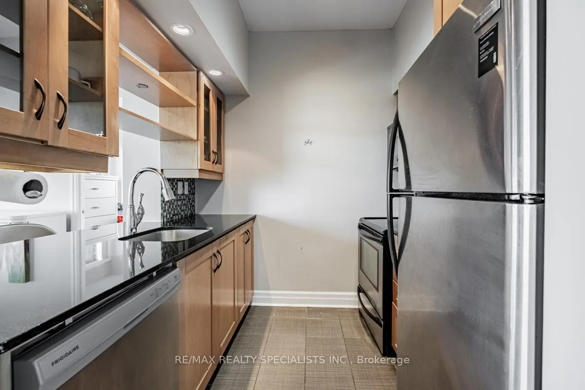 Photo 13 of Unit 1403, 215 Queen Street E, Brampton, Queen Street Corridor — HOMEH