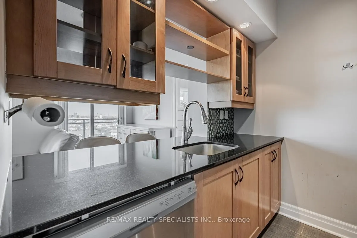 Photo 14 of Unit 1403, 215 Queen Street E, Brampton, Queen Street Corridor — HOMEH