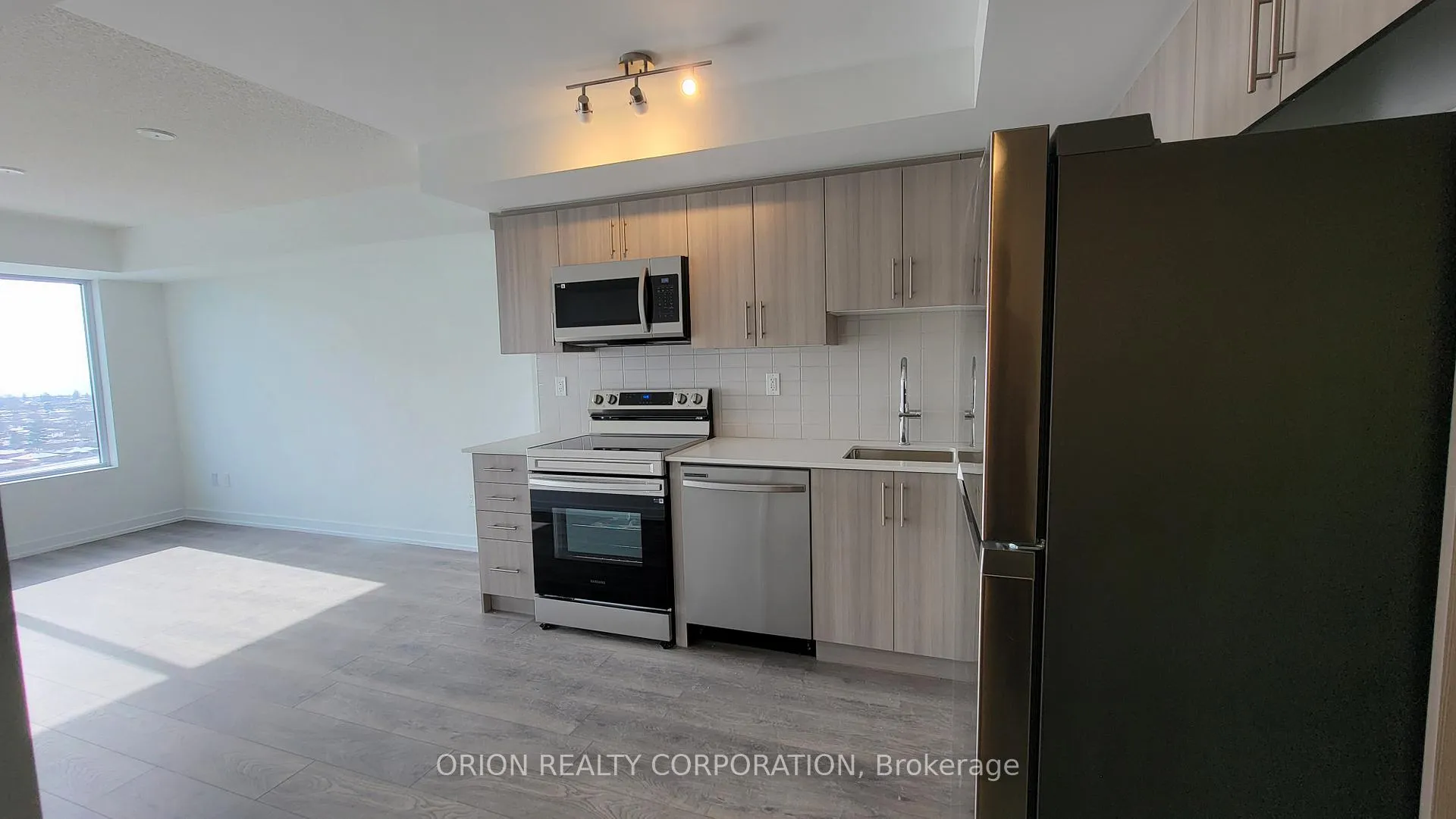 Photo 3 of Unit 2003, 1435 Celebration Drive, Pickering, Bay Ridges — HOMEH
