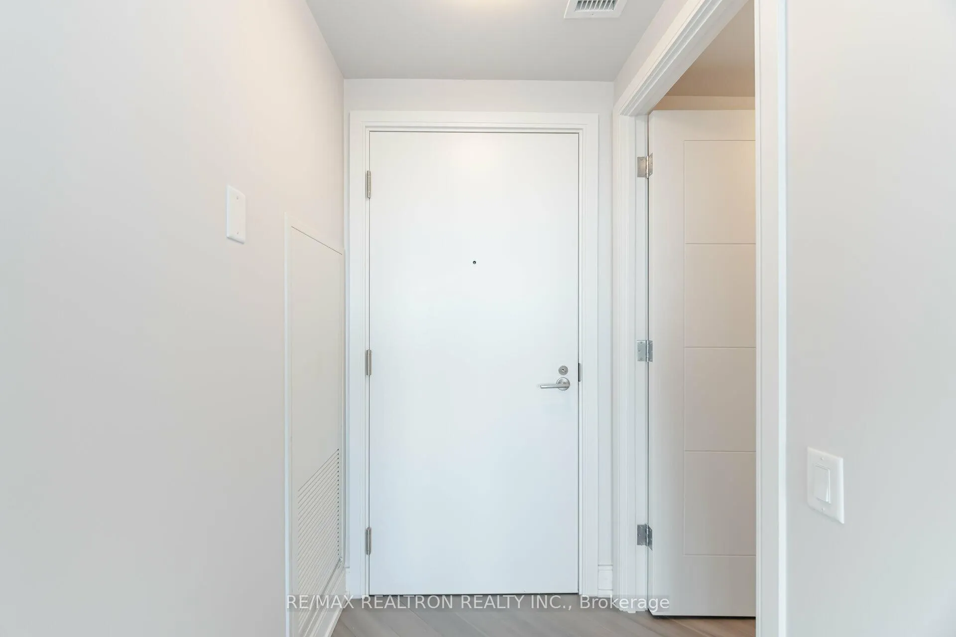 Front of Unit 807, 2525 Bathurst Street