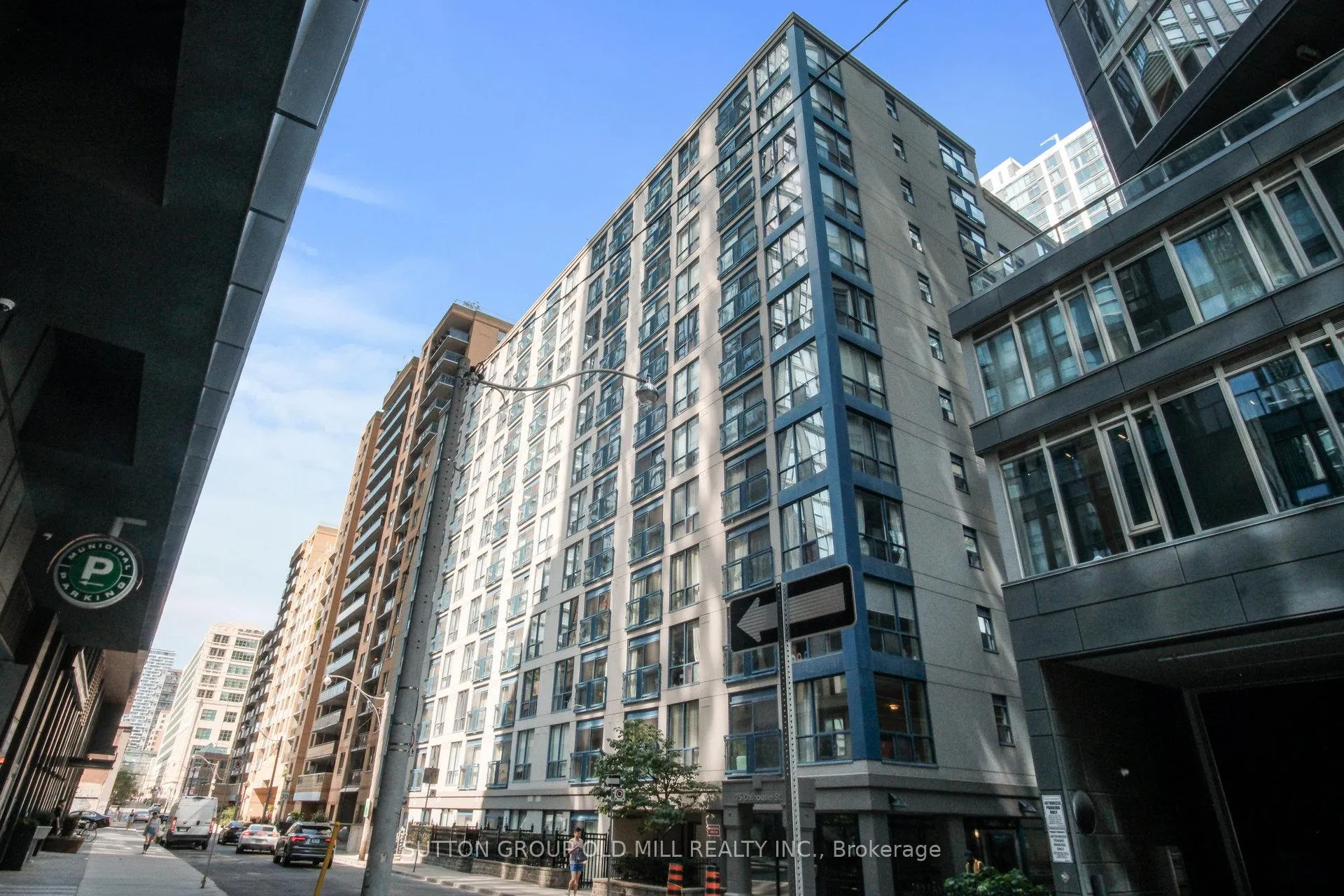 Front of Unit 905, 75 Dalhousie Street