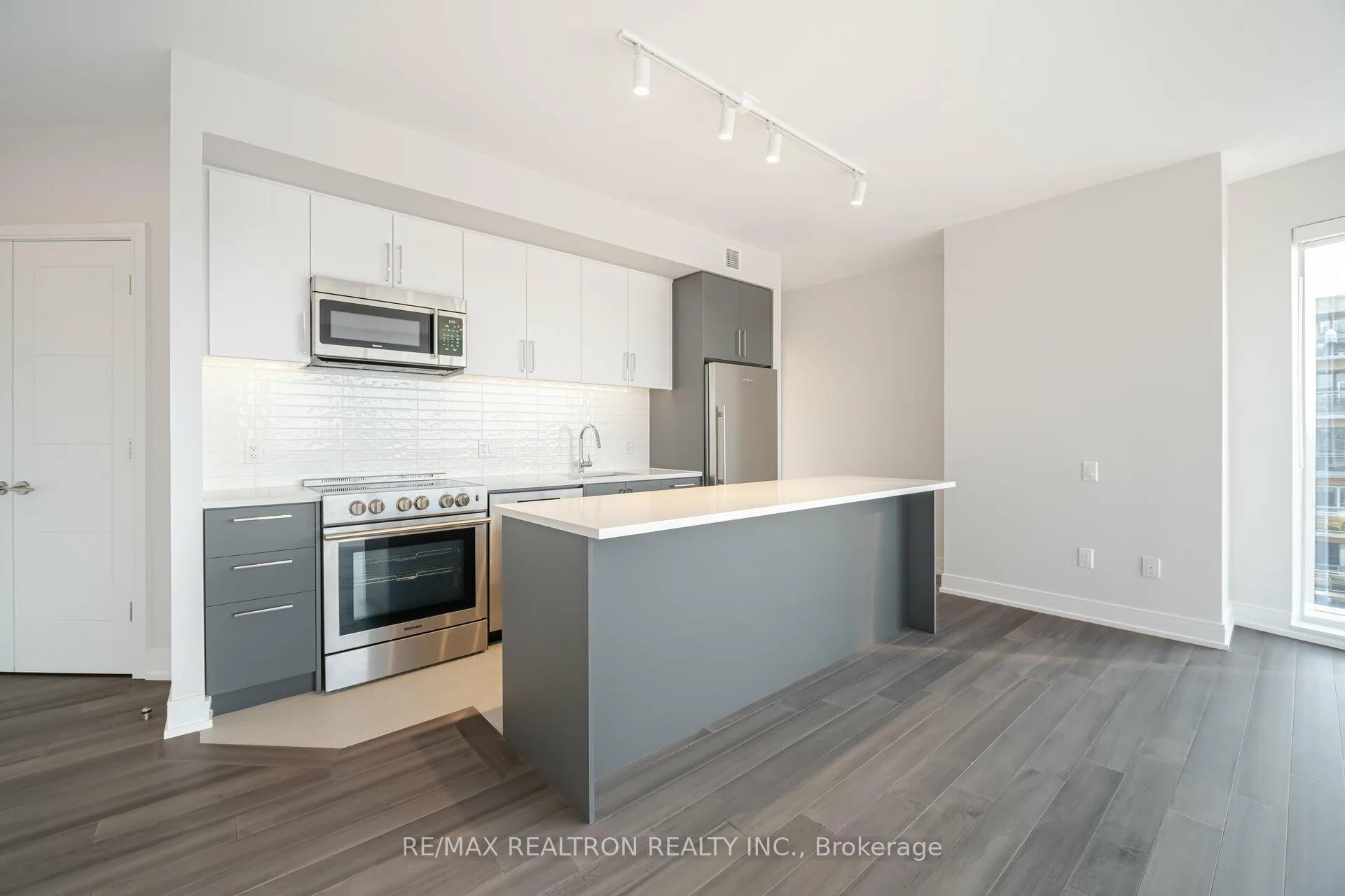 Photo 3 of Unit 907, 2525 Bathurst Street, Toronto, Forest Hill North — HOMEH