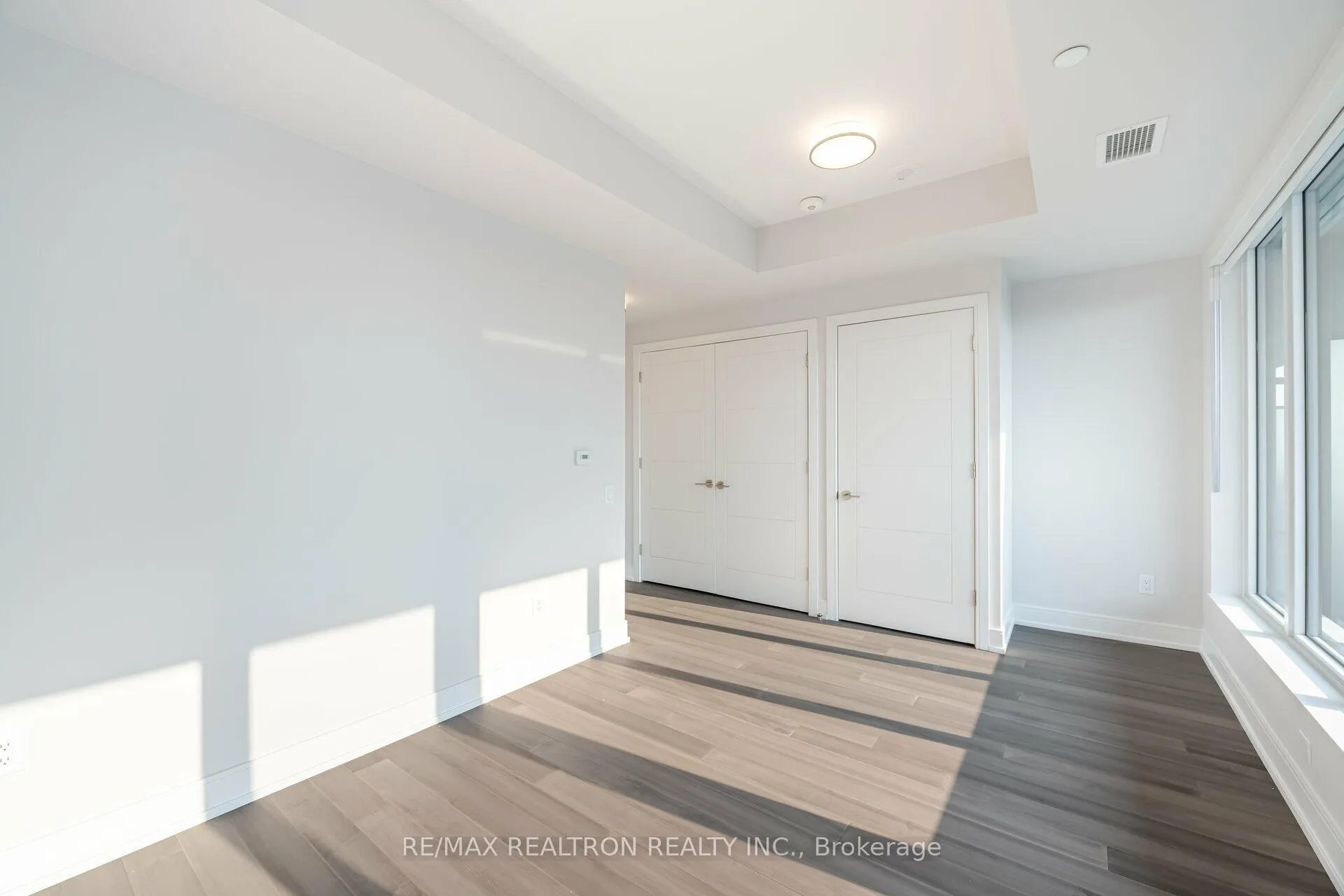 Photo 5 of Unit 907, 2525 Bathurst Street, Toronto, Forest Hill North — HOMEH