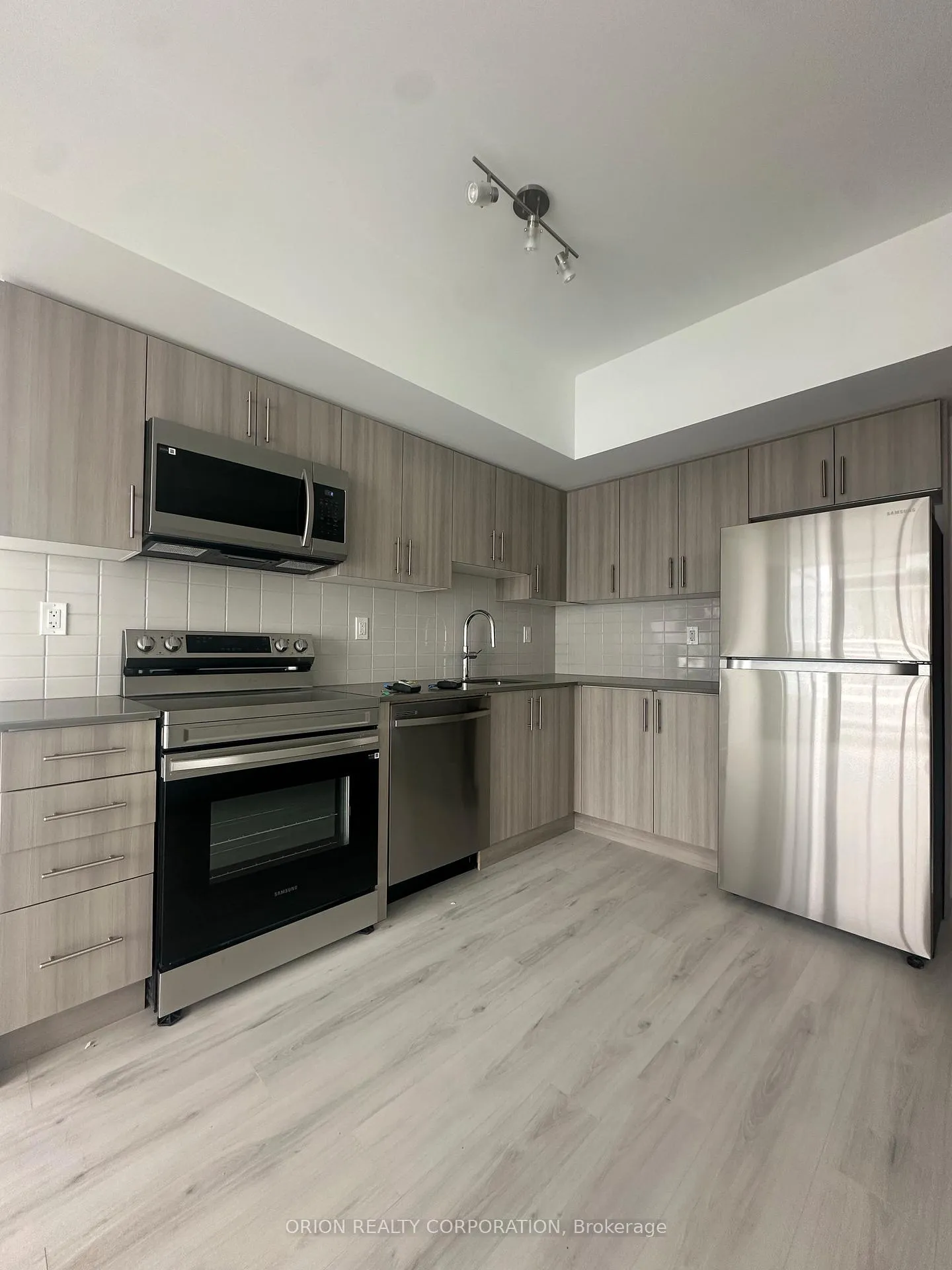 Photo 5 of Unit 2707, 1435 Celebration Drive, Pickering, Bay Ridges — HOMEH