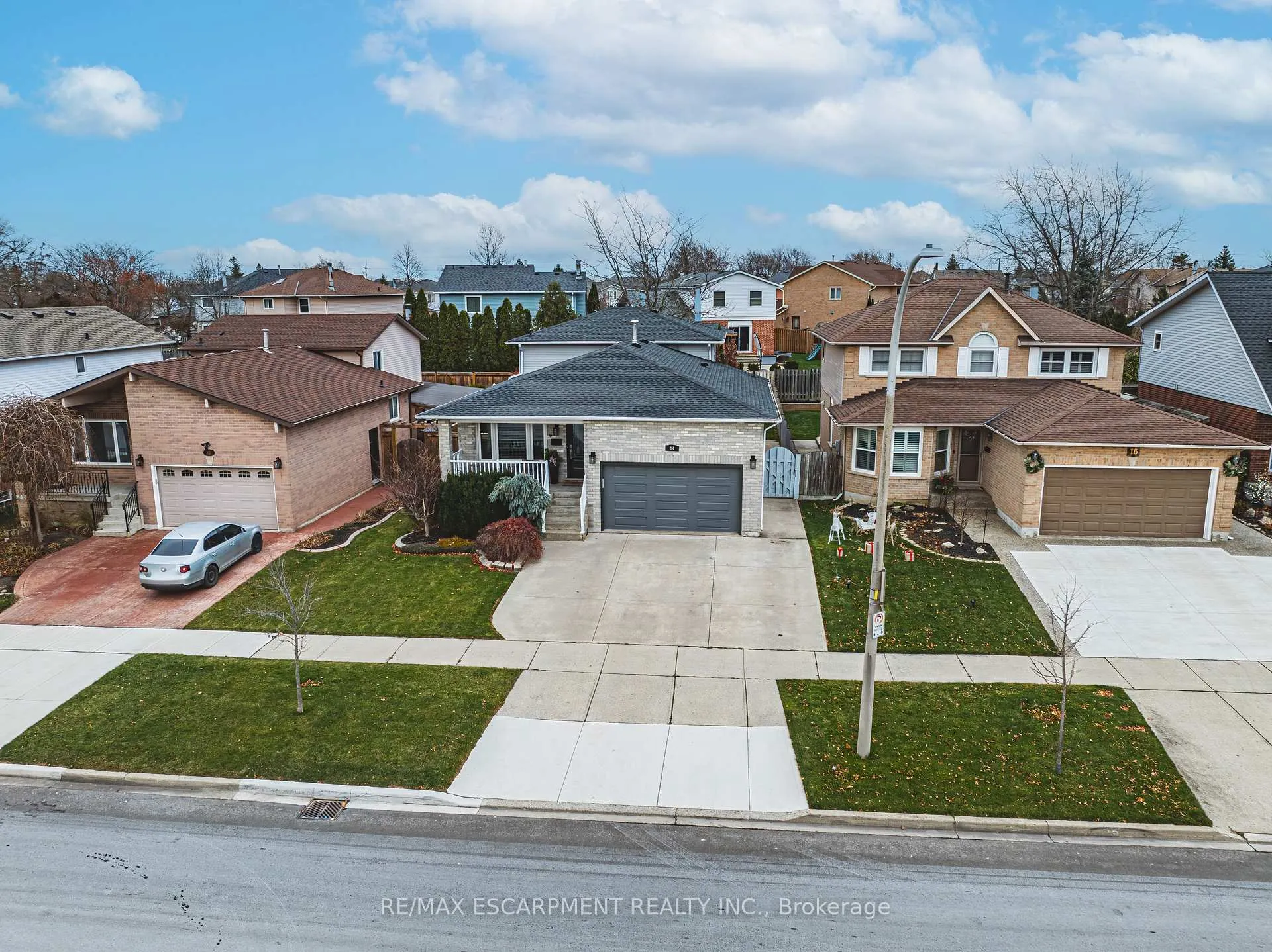 Photo 1 of 14 Gatestone Drive, Hamilton, Stoney Creek Mountain — HOMEH
