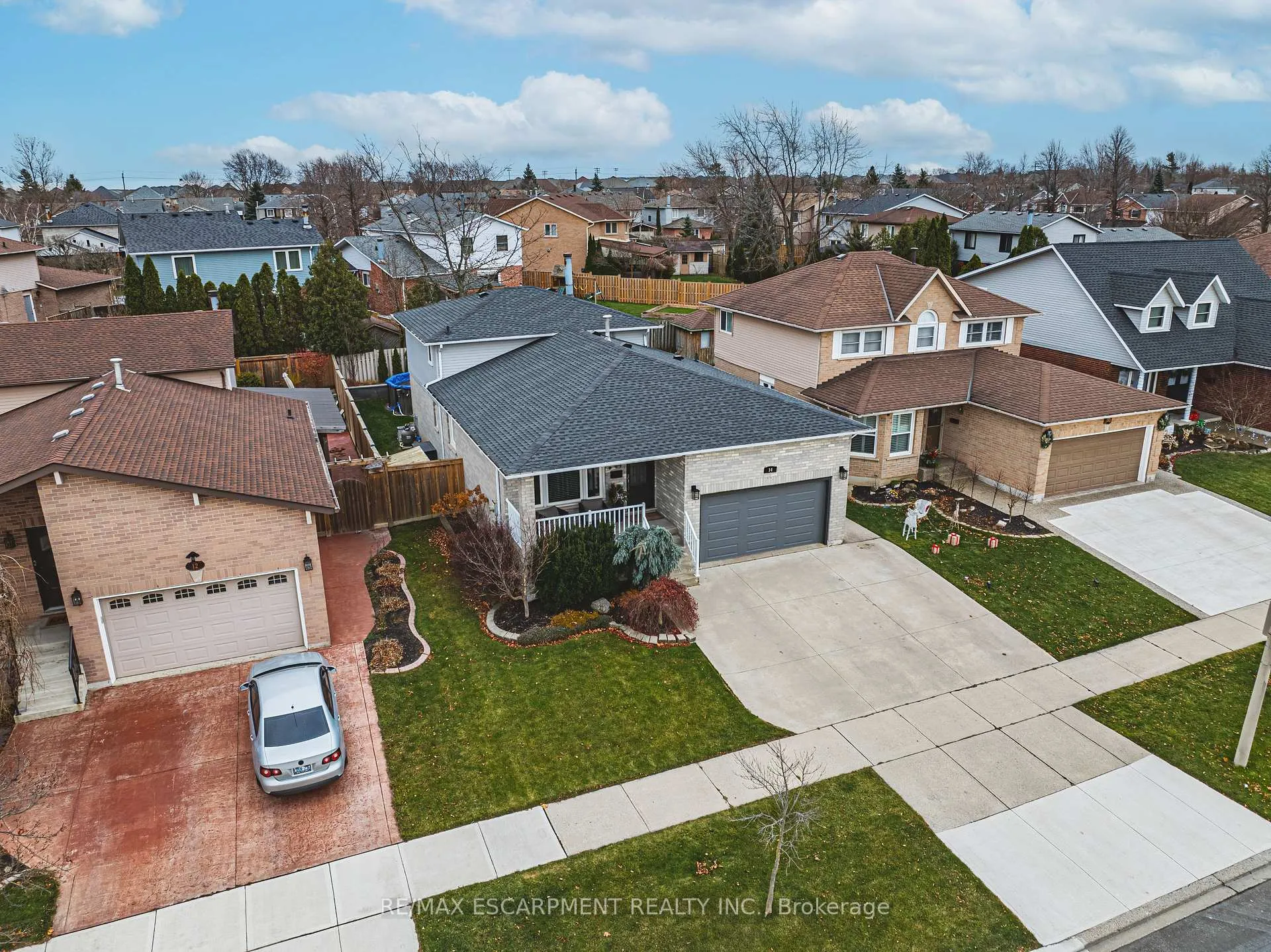 Photo 2 of 14 Gatestone Drive, Hamilton, Stoney Creek Mountain — HOMEH