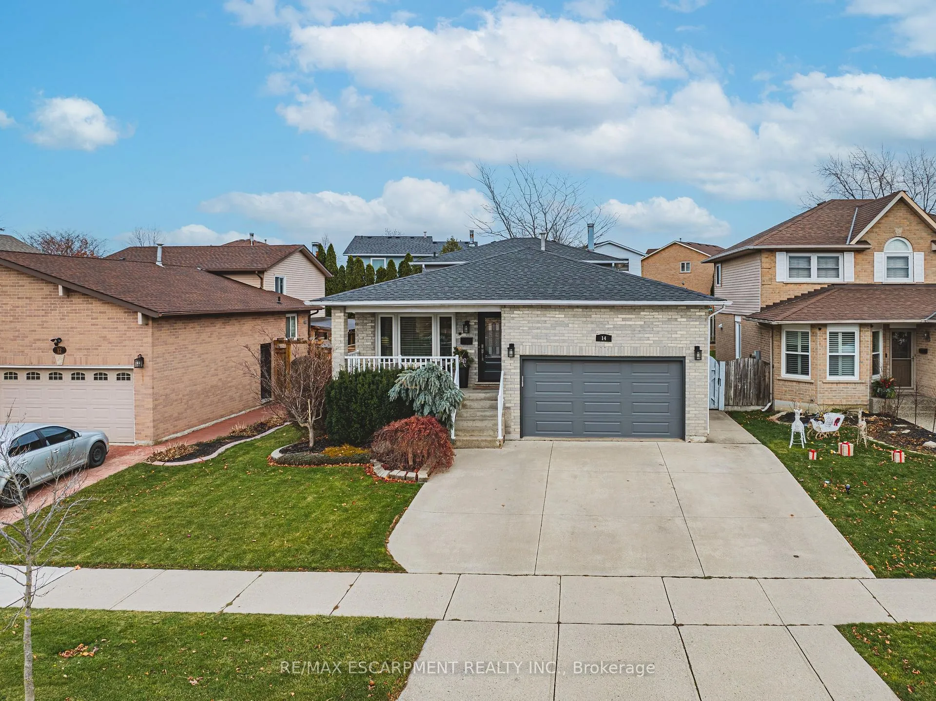 Photo 3 of 14 Gatestone Drive, Hamilton, Stoney Creek Mountain — HOMEH