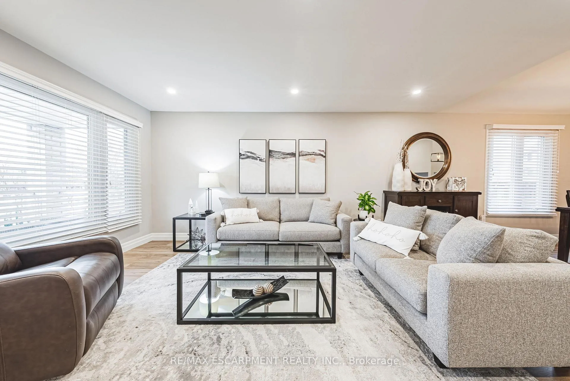 Photo 4 of 14 Gatestone Drive, Hamilton, Stoney Creek Mountain — HOMEH