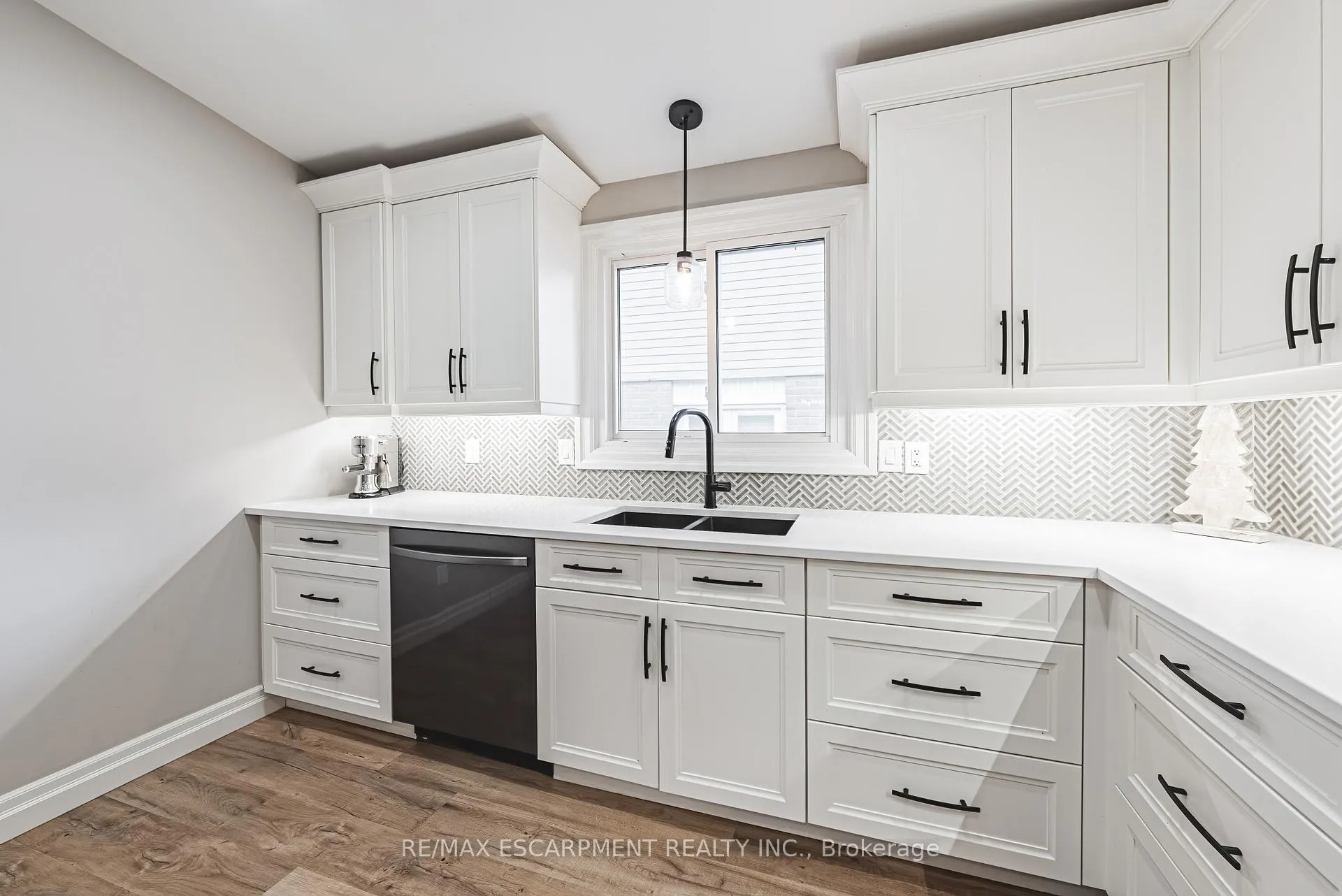 Photo 8 of 14 Gatestone Drive, Hamilton, Stoney Creek Mountain — HOMEH