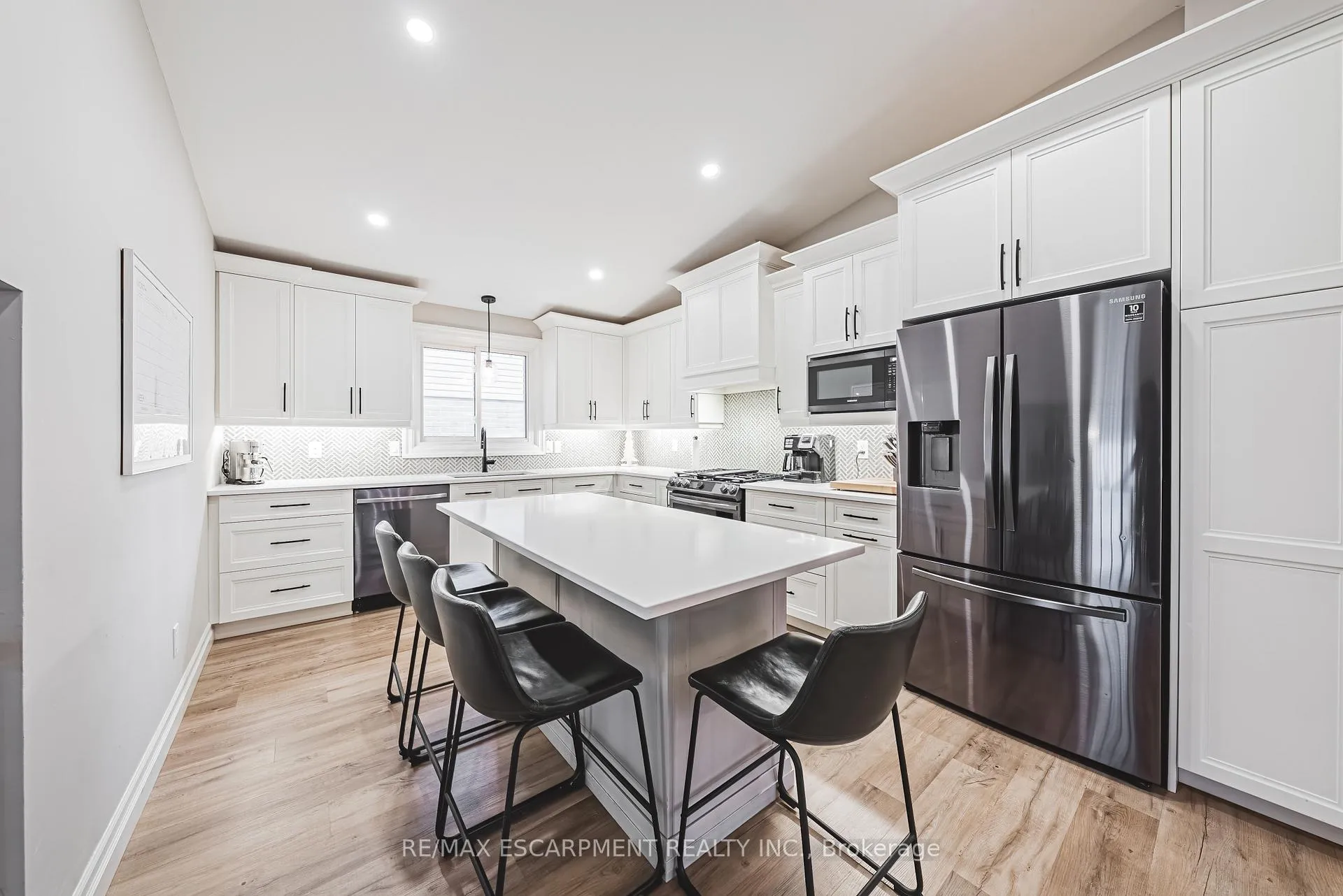 Photo 10 of 14 Gatestone Drive, Hamilton, Stoney Creek Mountain — HOMEH