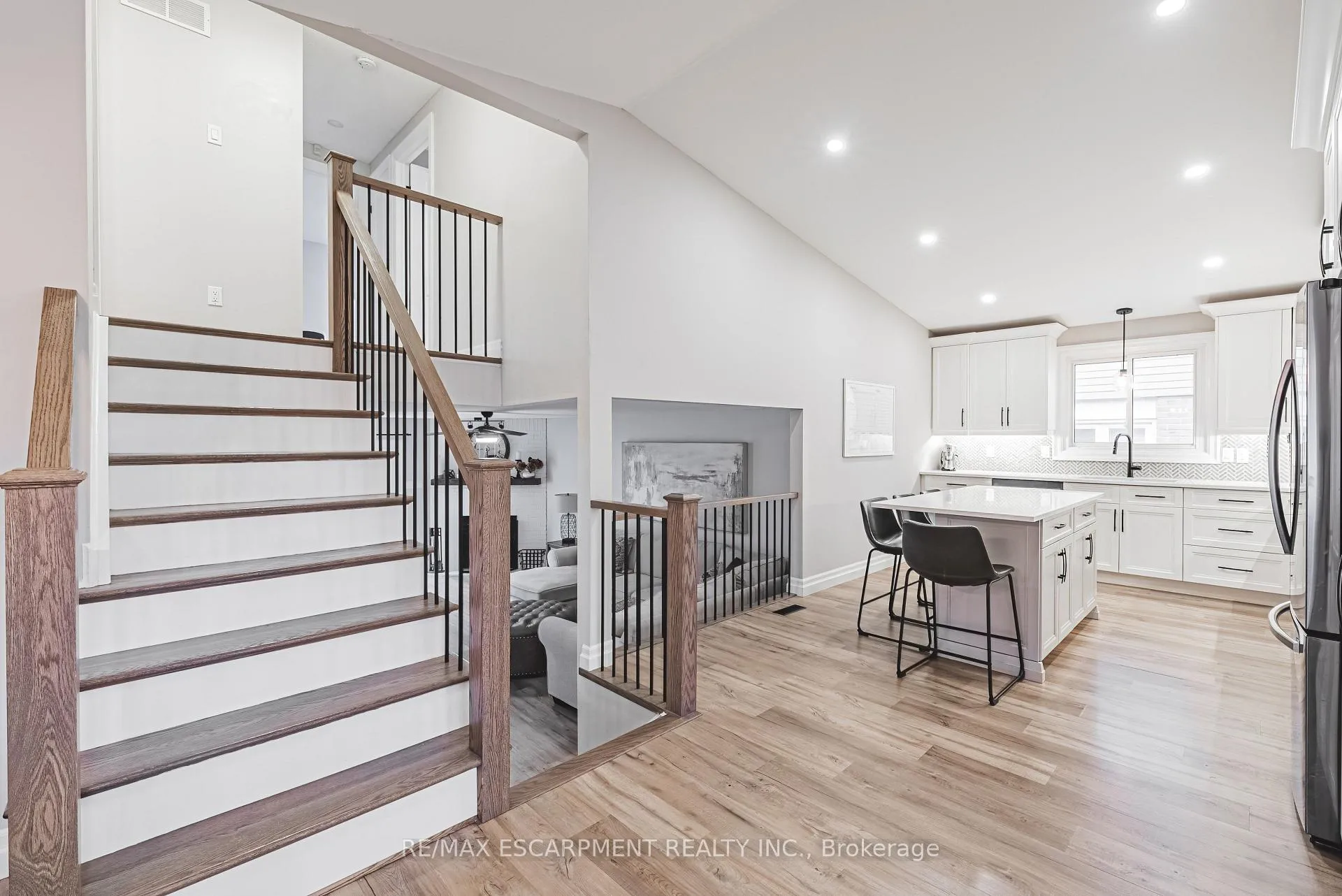 Photo 11 of 14 Gatestone Drive, Hamilton, Stoney Creek Mountain — HOMEH