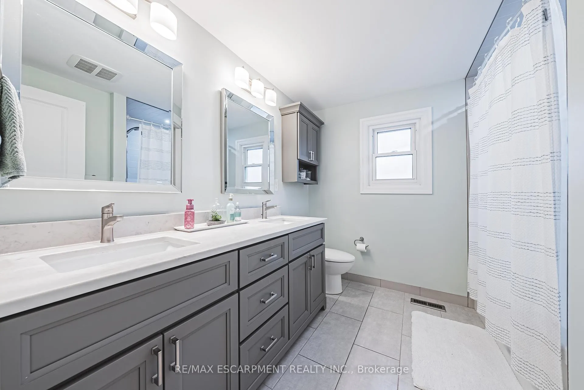 Photo 12 of 14 Gatestone Drive, Hamilton, Stoney Creek Mountain — HOMEH