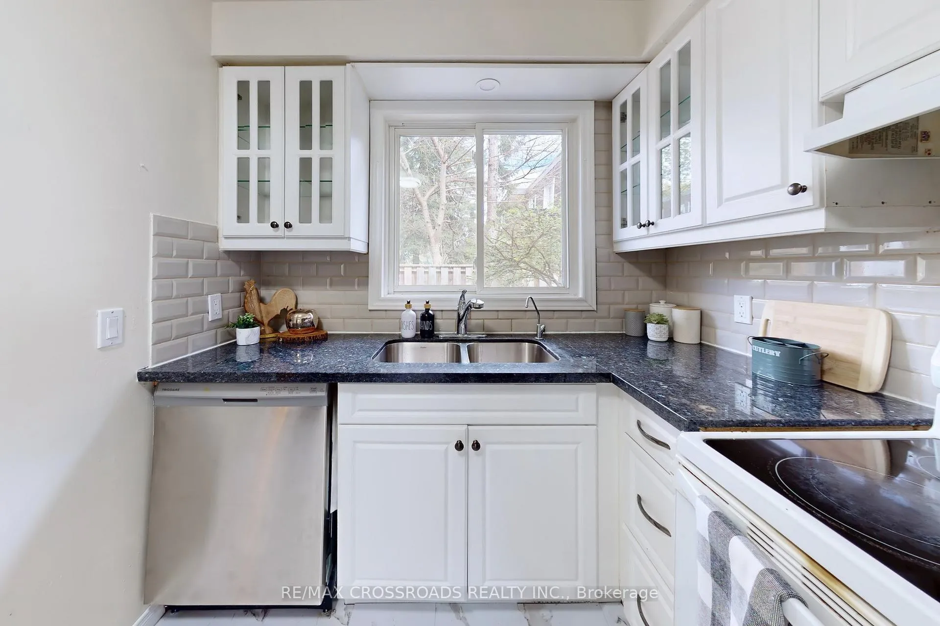 Photo 17 of Unit 27, 27 The Carriage Way, Markham, Royal Orchard — HOMEH