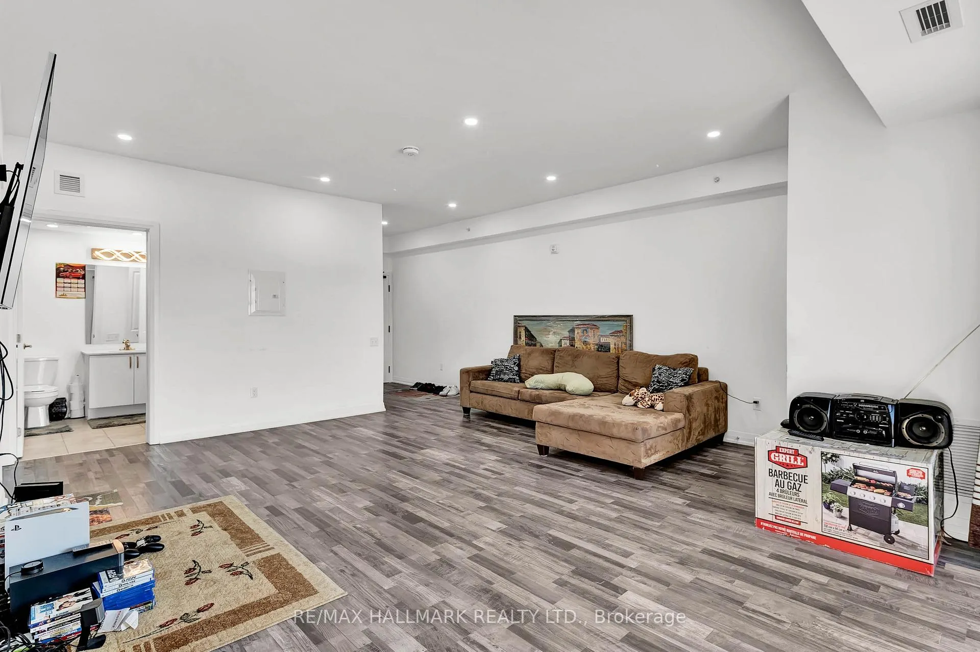 Photo 9 of Unit 201, 54 Koda Street, Barrie, Rural Barrie Southwest — HOMEH
