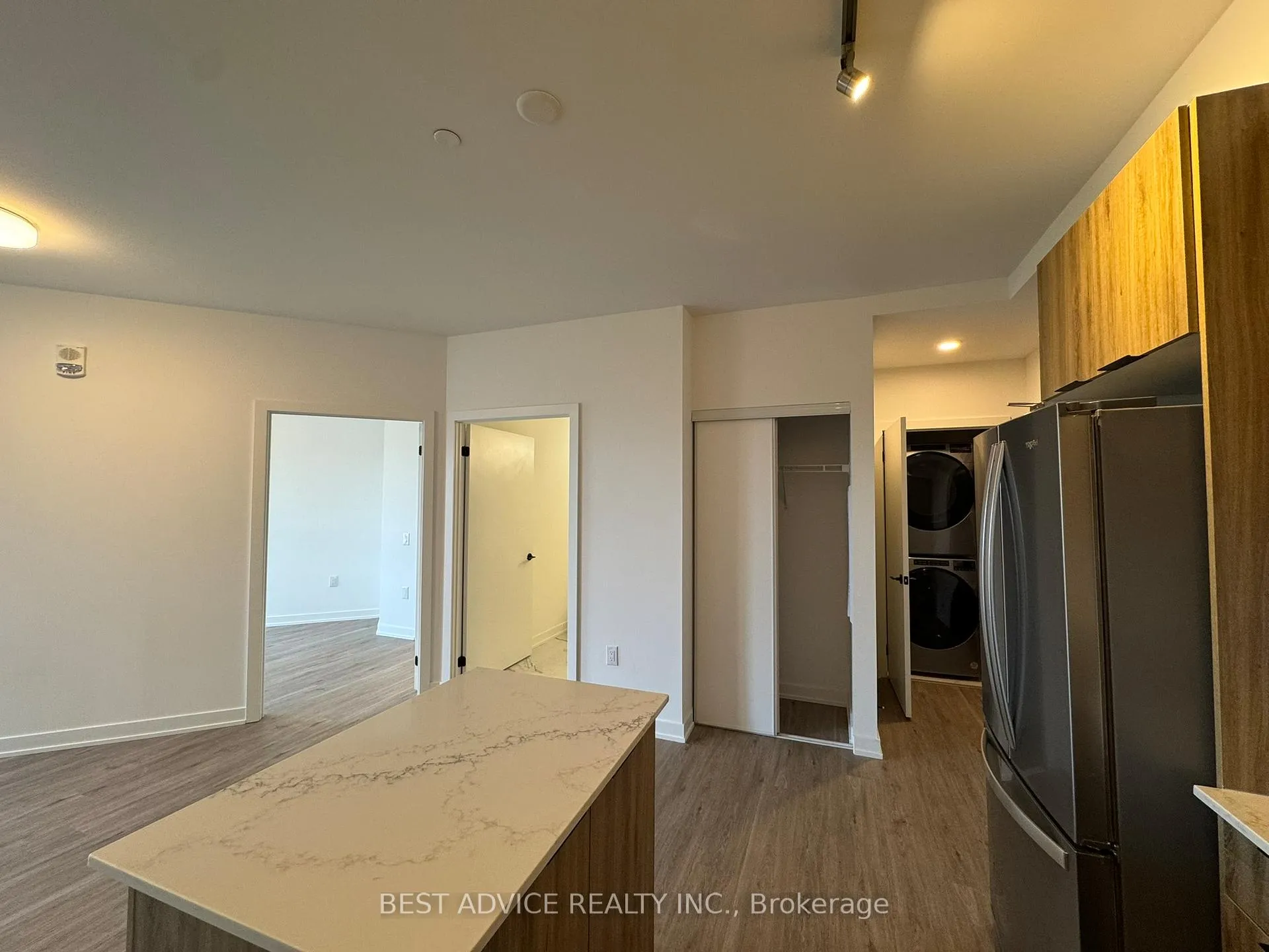 Photo 5 of Unit 1206, 56 Lakeside Terrace, Barrie, Little Lake — HOMEH