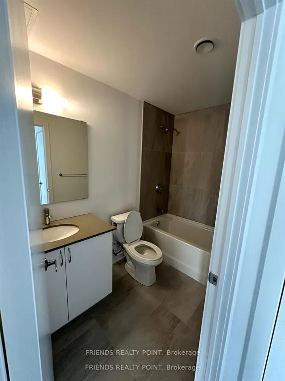 Photo 9 of Unit 814, 56 Lakeside Terrace, Barrie, Little Lake — HOMEH
