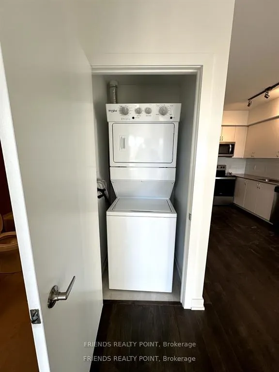 Photo 11 of Unit 814, 56 Lakeside Terrace, Barrie, Little Lake — HOMEH