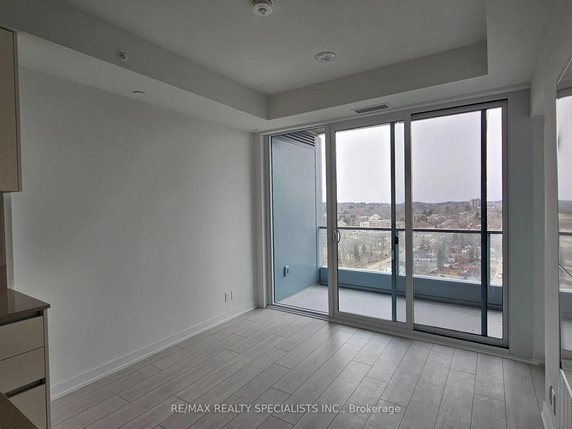 Photo 10 of Unit 2103, 39 Mary Street, Barrie, City Centre — HOMEH