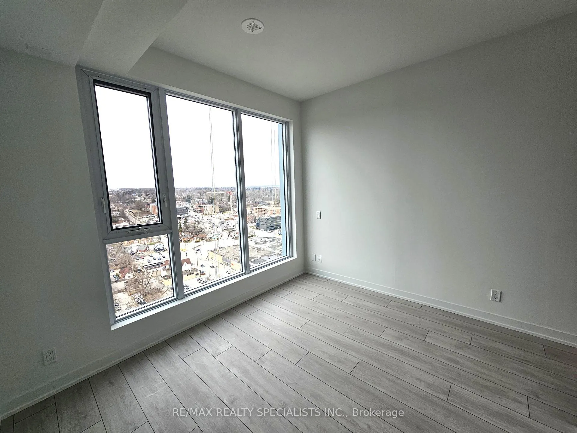 Photo 13 of Unit 2103, 39 Mary Street, Barrie, City Centre — HOMEH
